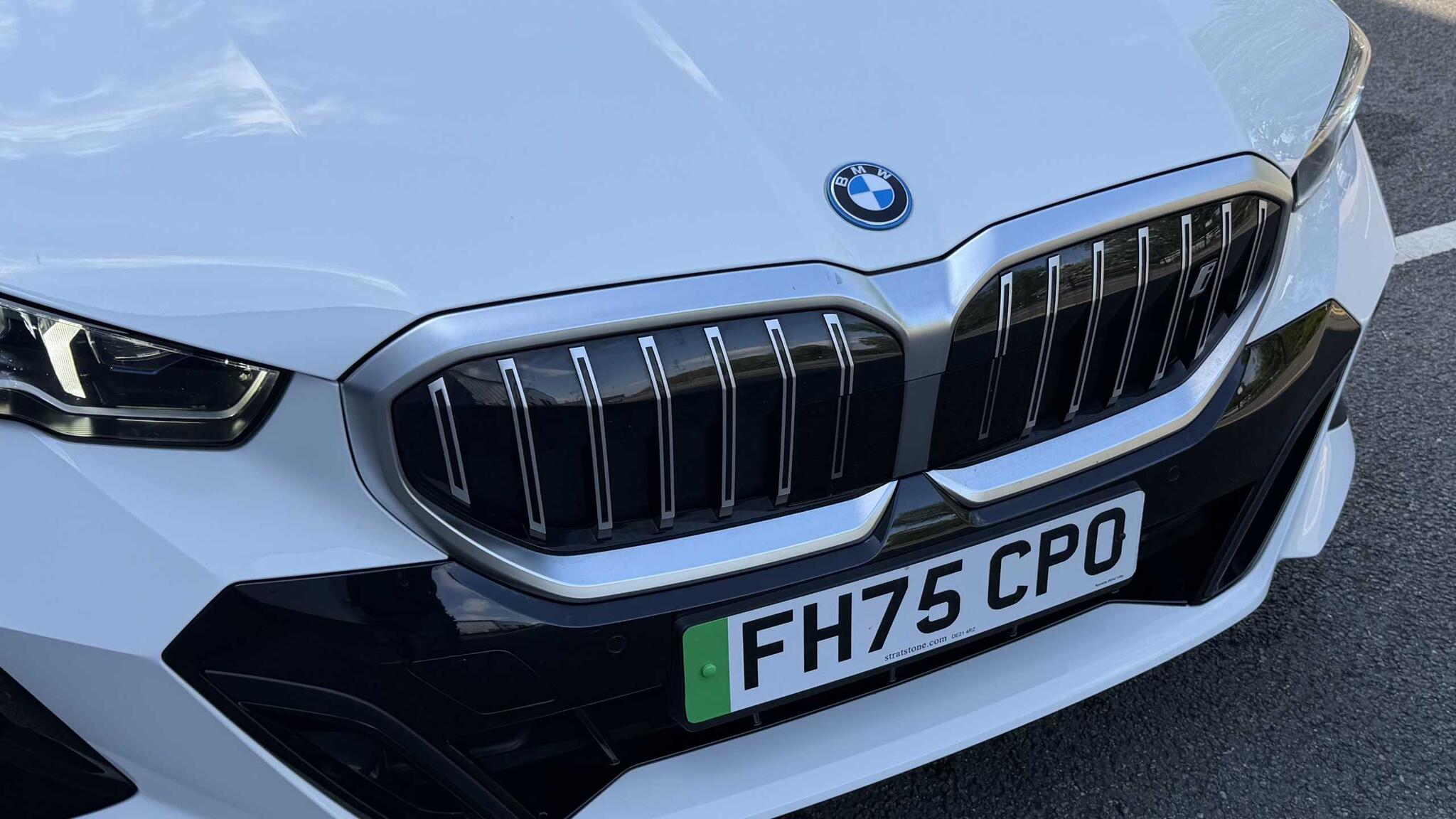 BMW i5 view 37