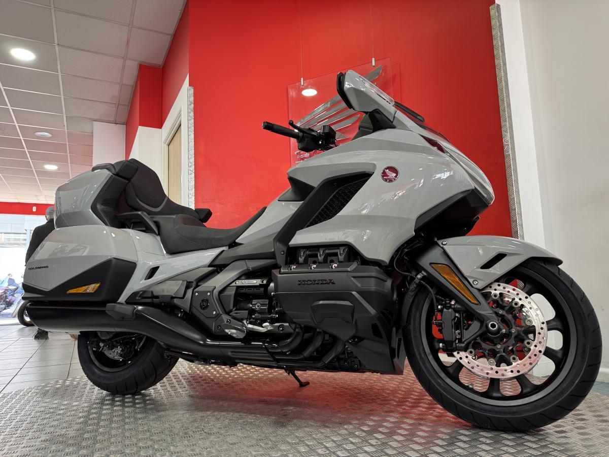 Honda GL1800 Gold Wing view 15