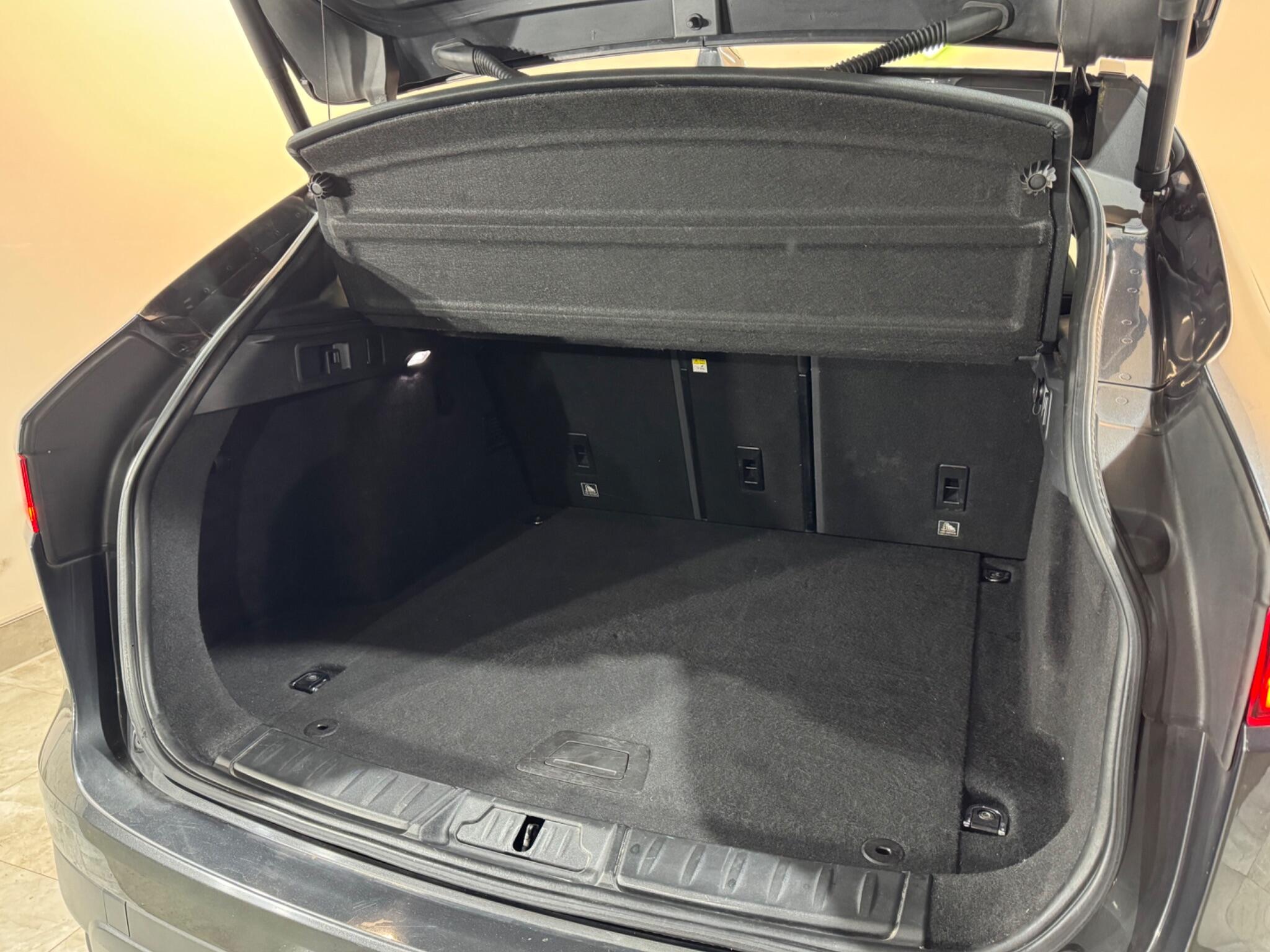 Jaguar F-Pace view 75