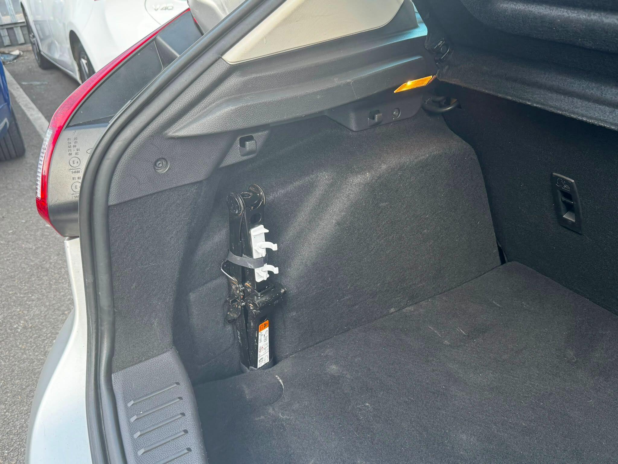 Ford Focus view 44