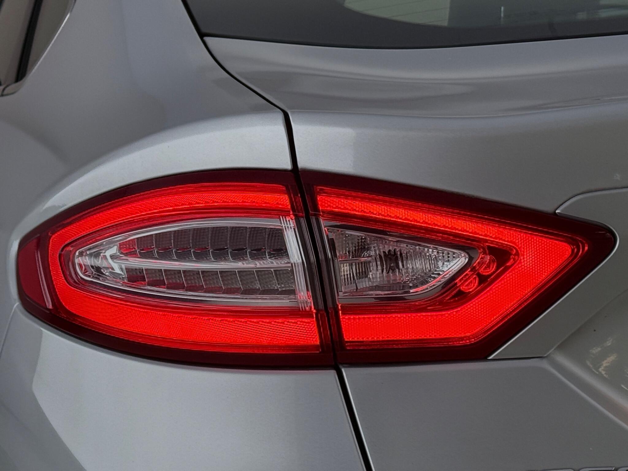 Ford Mondeo view 11