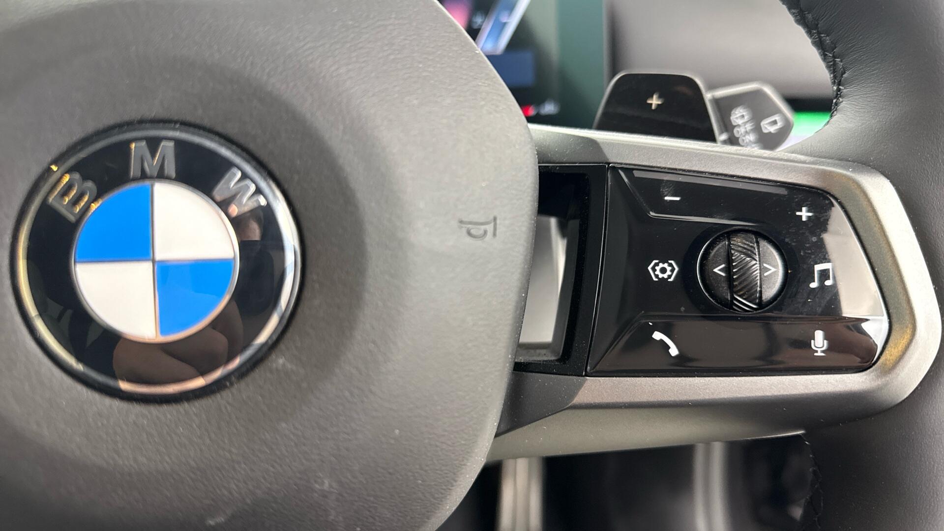 BMW 5 Series view 18
