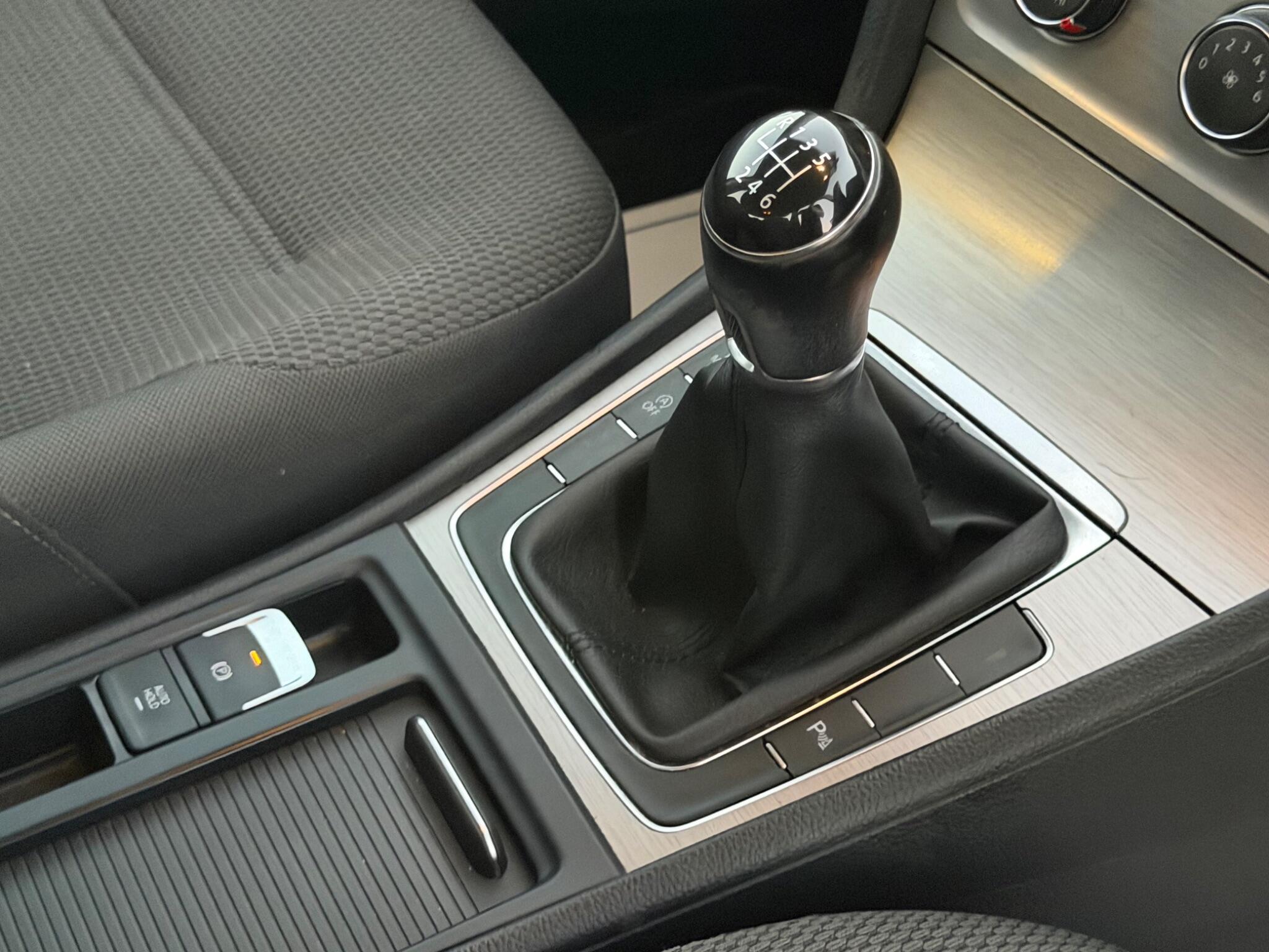 Volkswagen Golf view 14