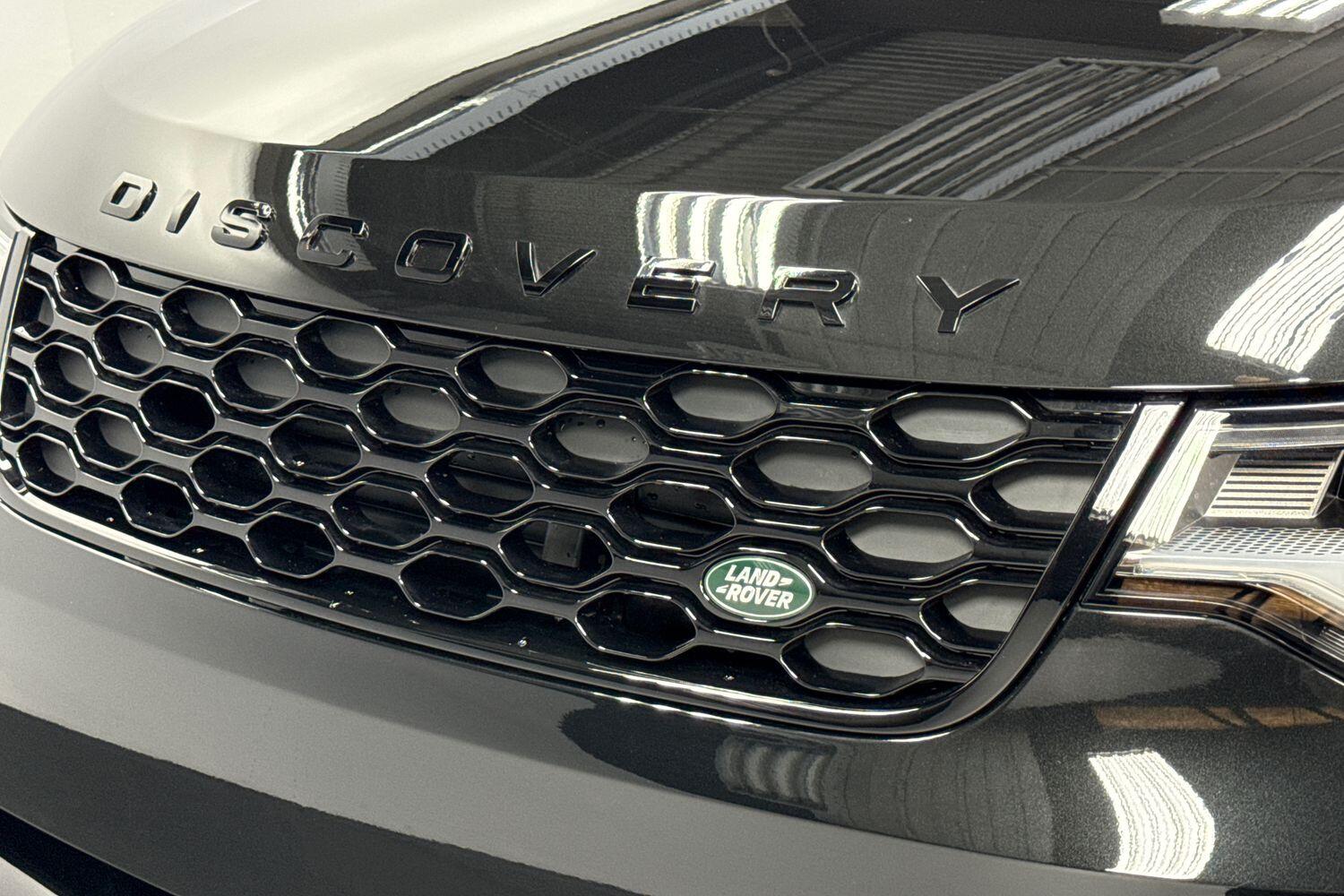 Land Rover Discovery view 28