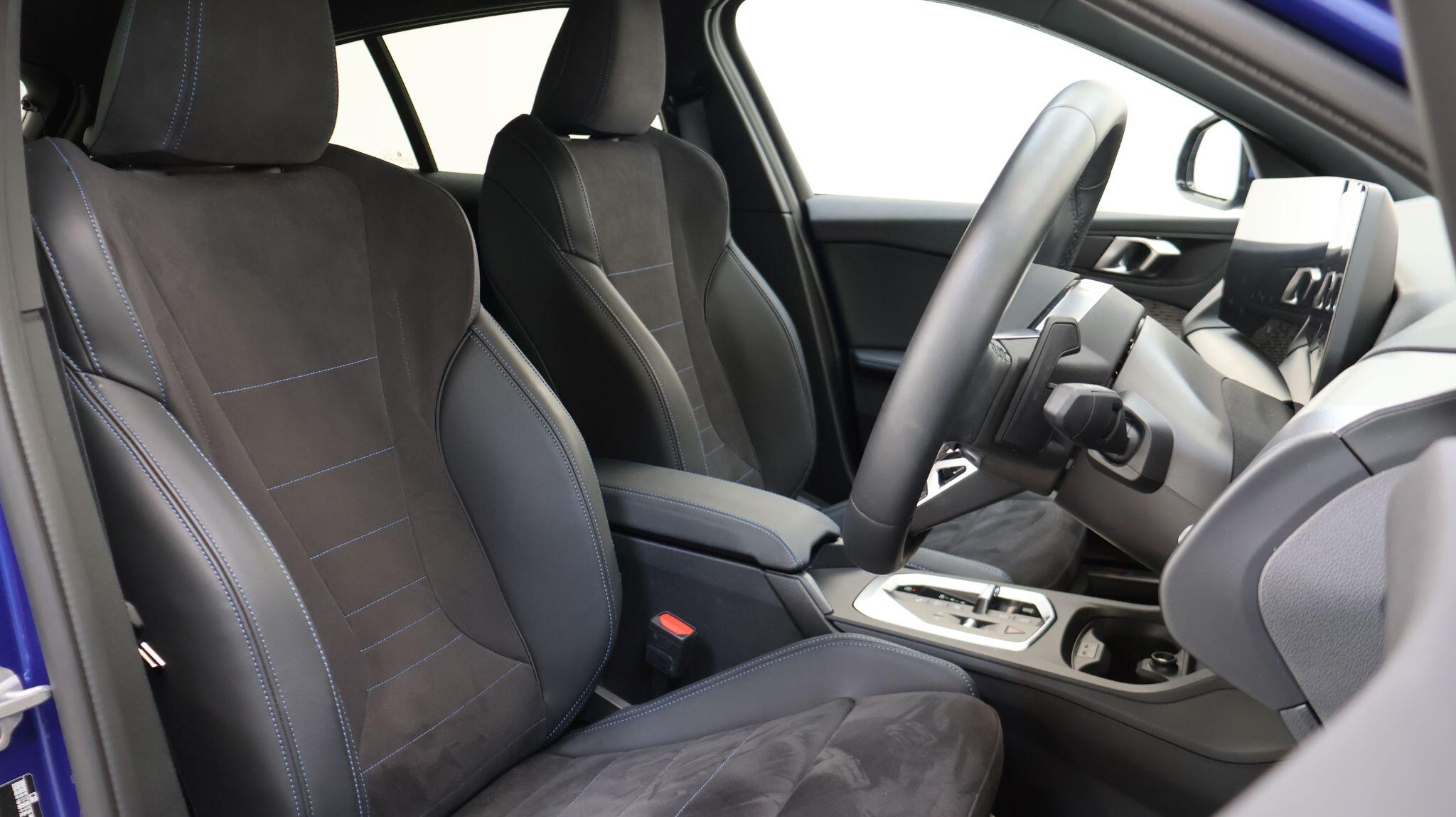 BMW 1 Series view 25