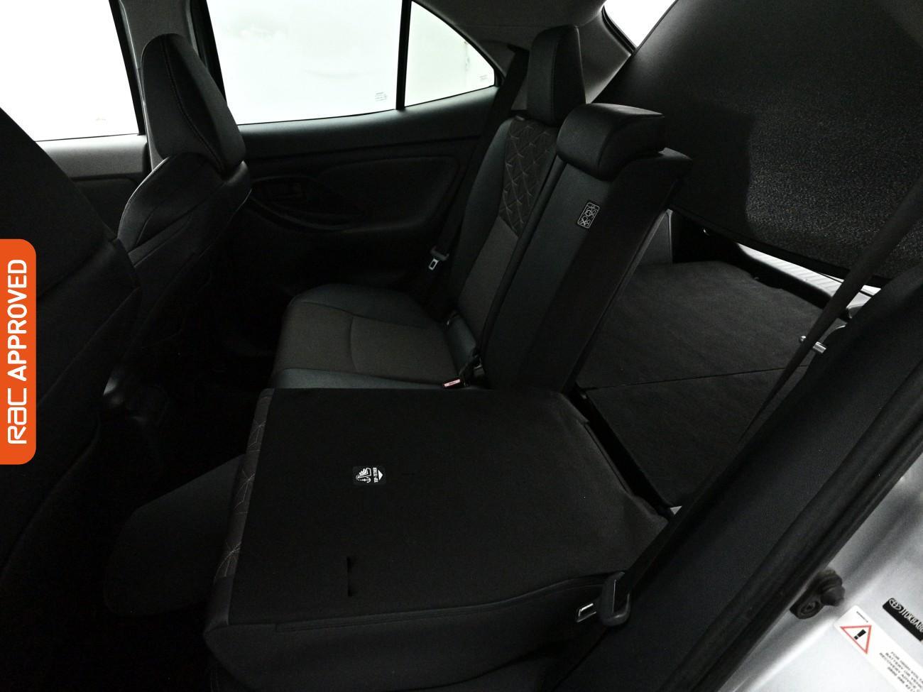 Toyota Yaris Cross view 25