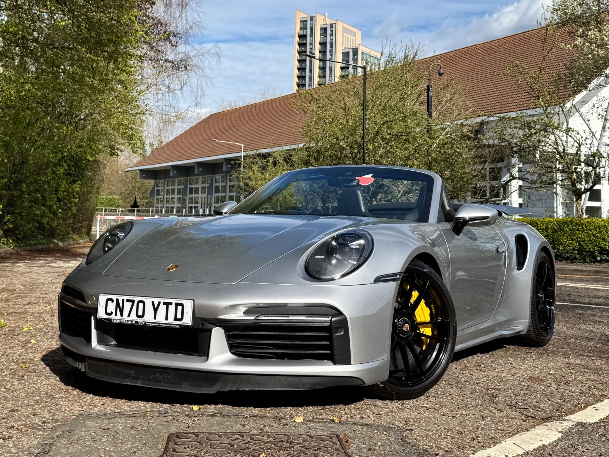 Porsche 911 view 5