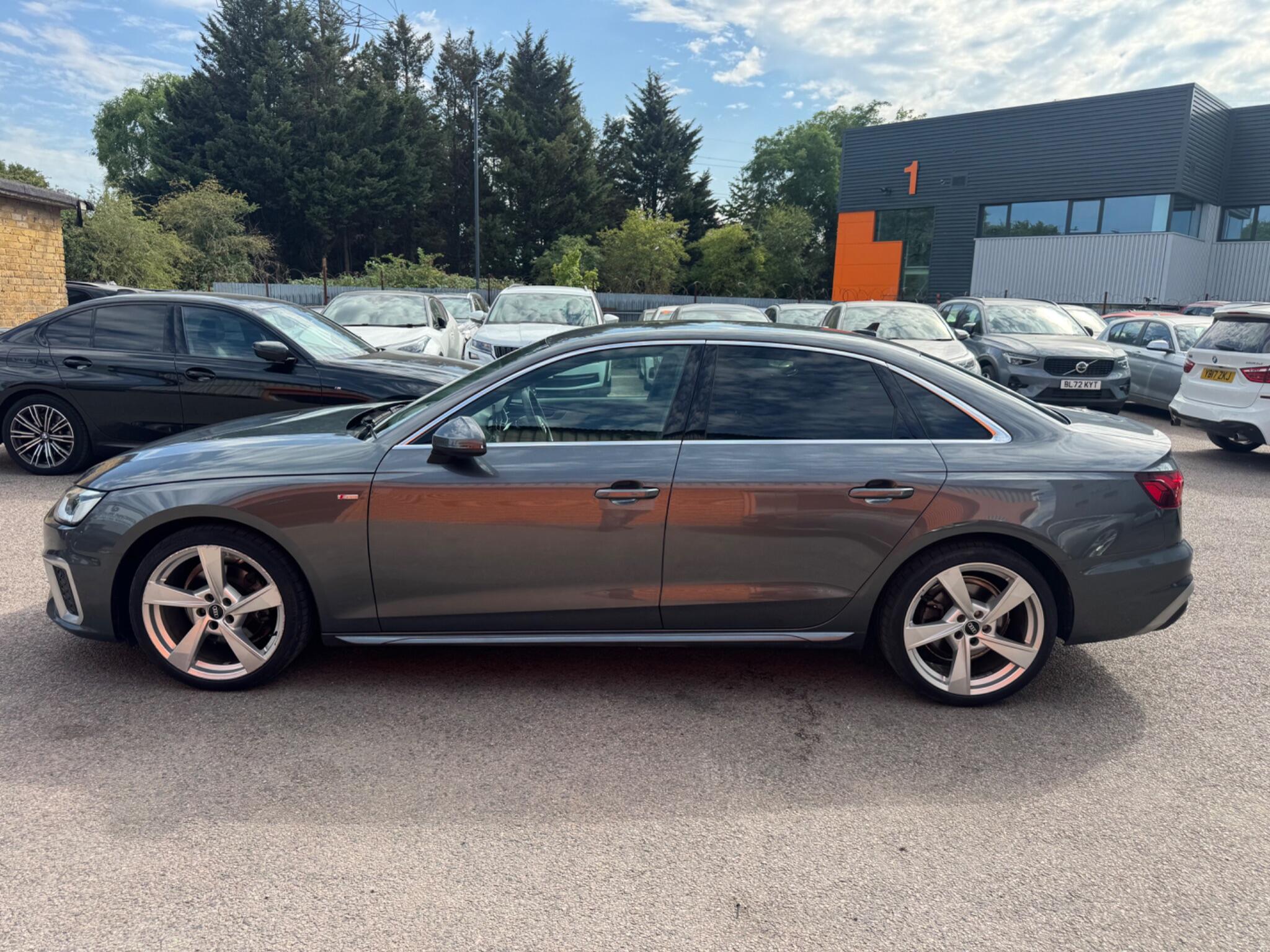 Audi A4 view 8