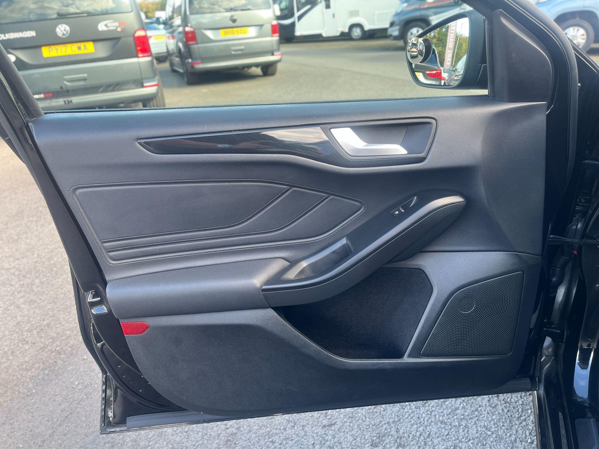 Ford Focus view 21