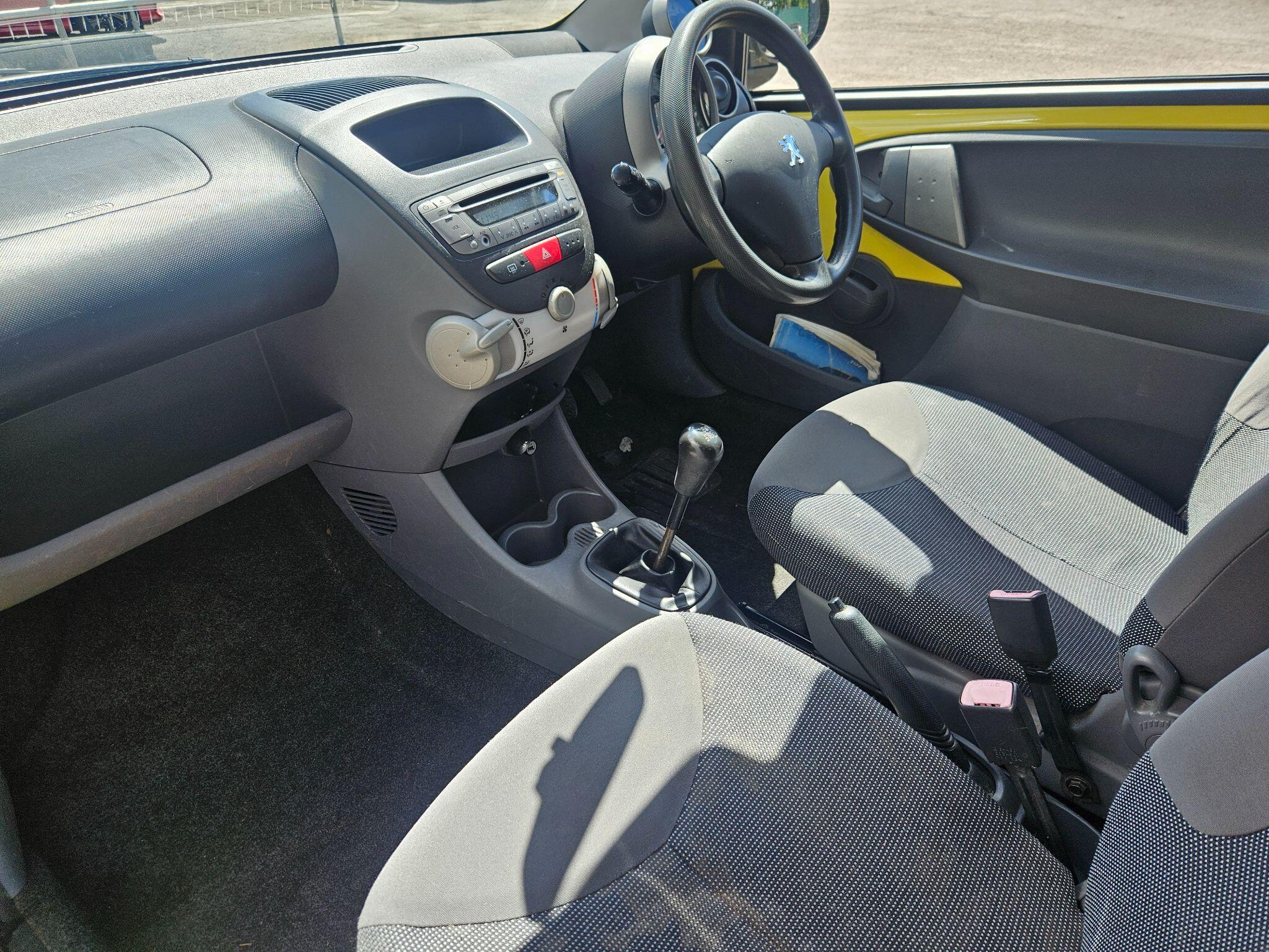 2005 Peugeot 107 image 14