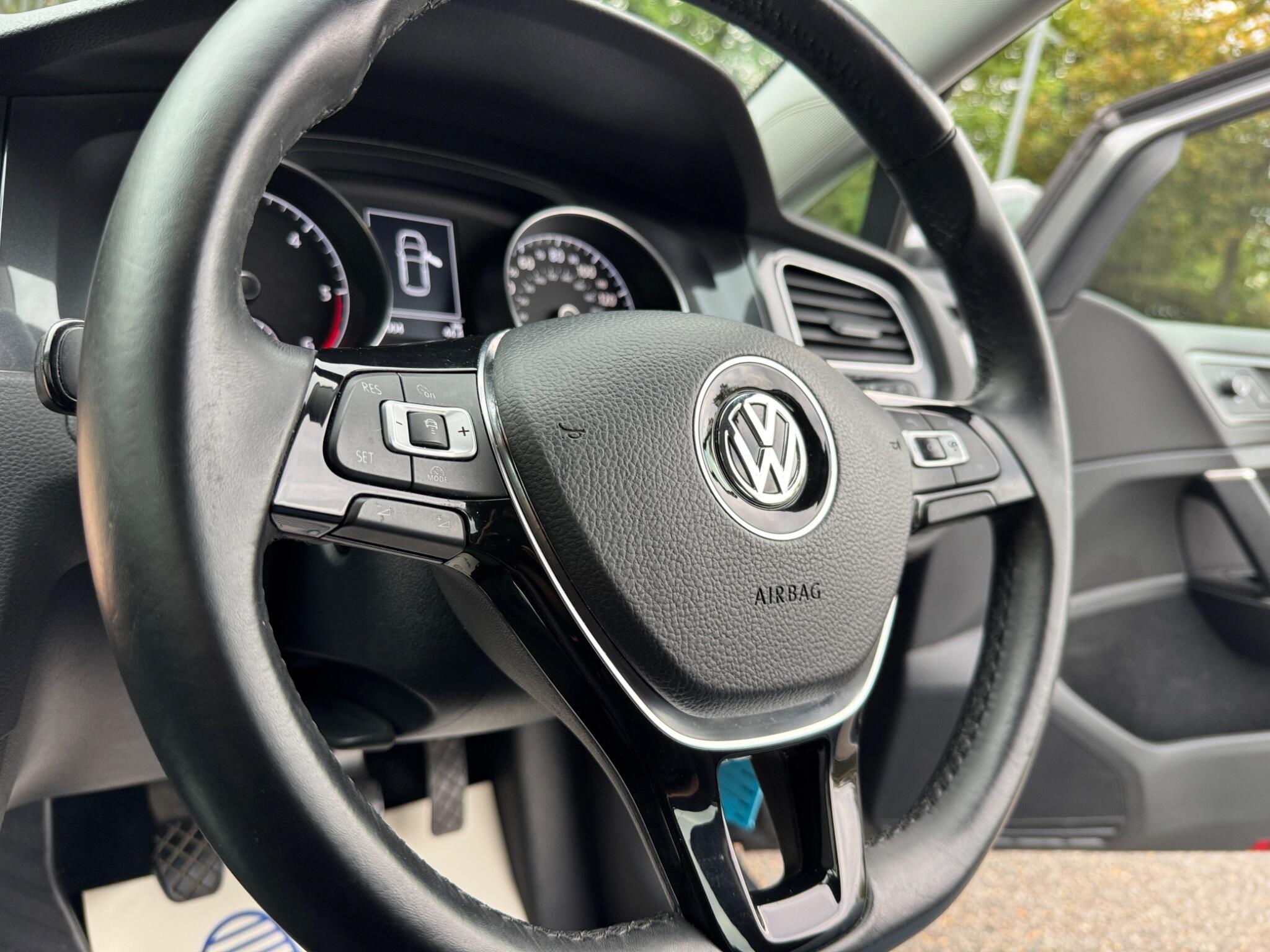 Volkswagen Golf view 32