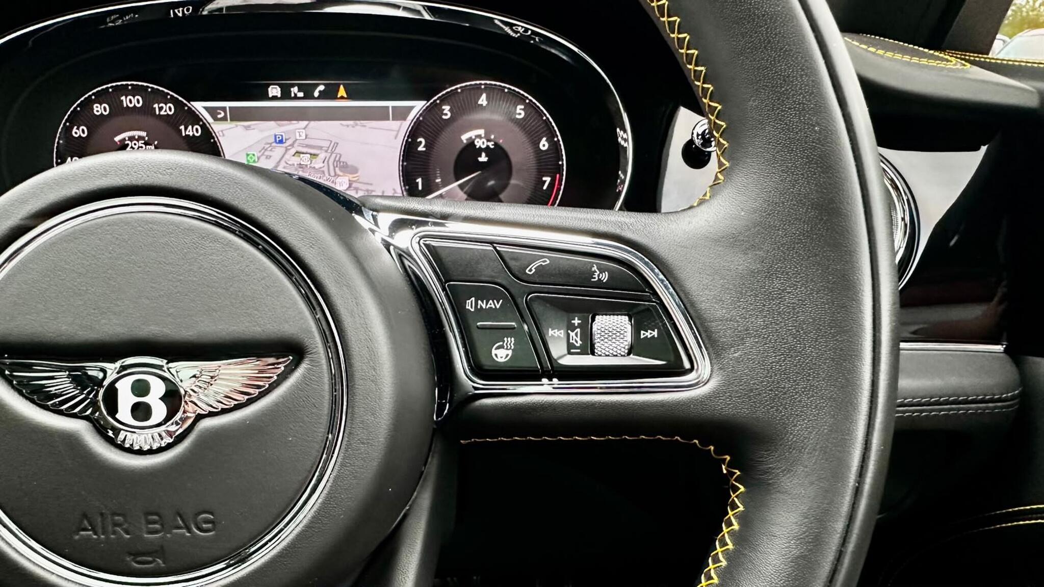 Bentley Bentayga view 70