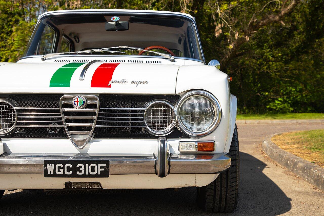 Alfa Romeo Giulia view 84