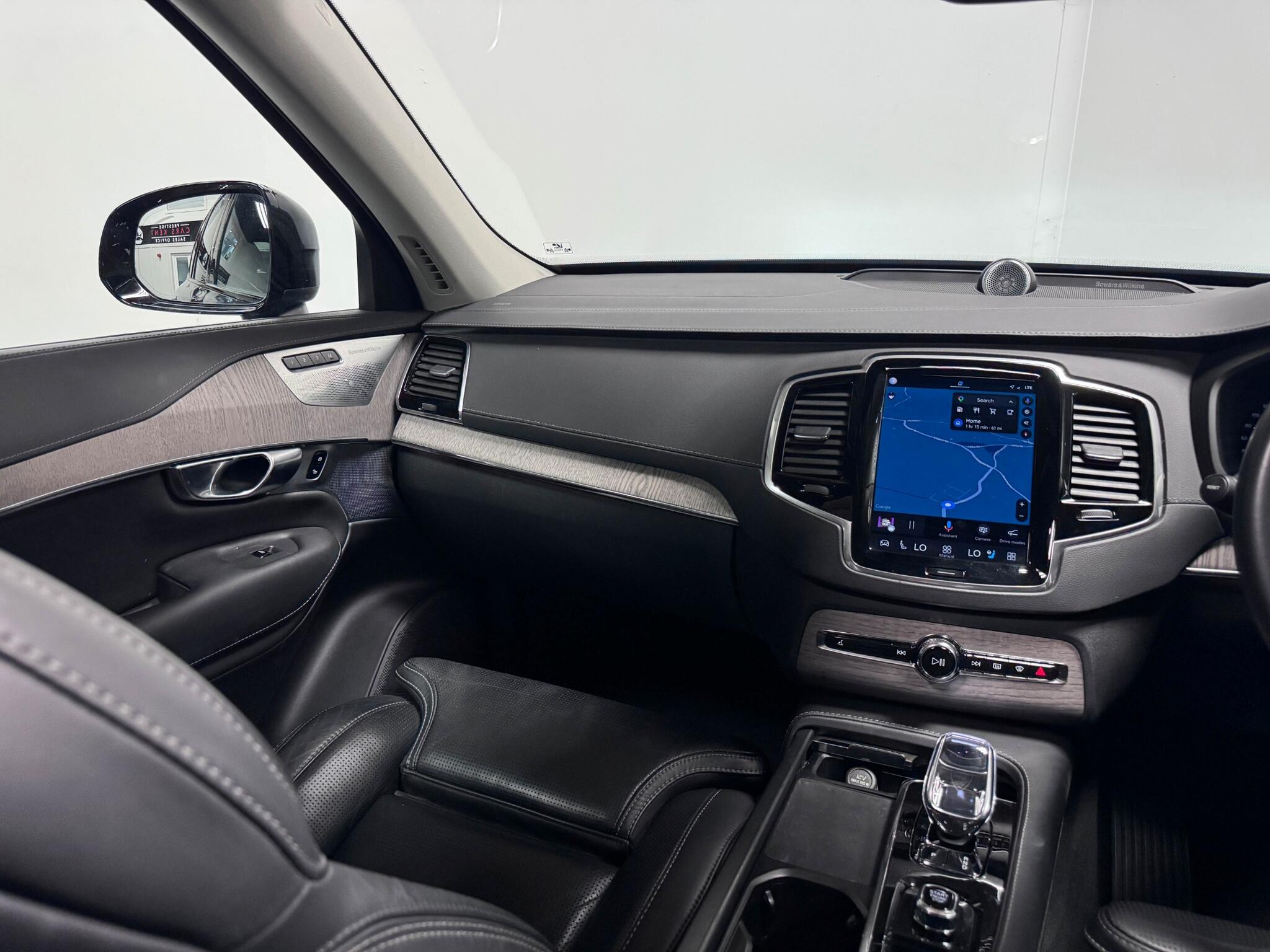 Volvo XC90 view 32