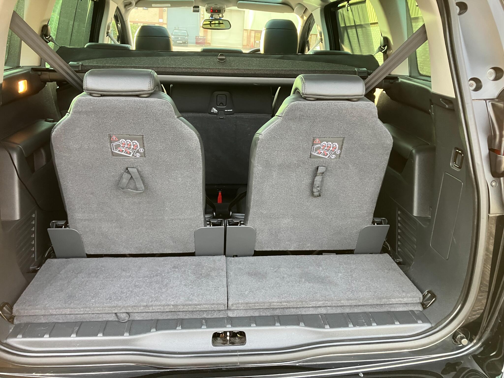 Peugeot 5008 view 11