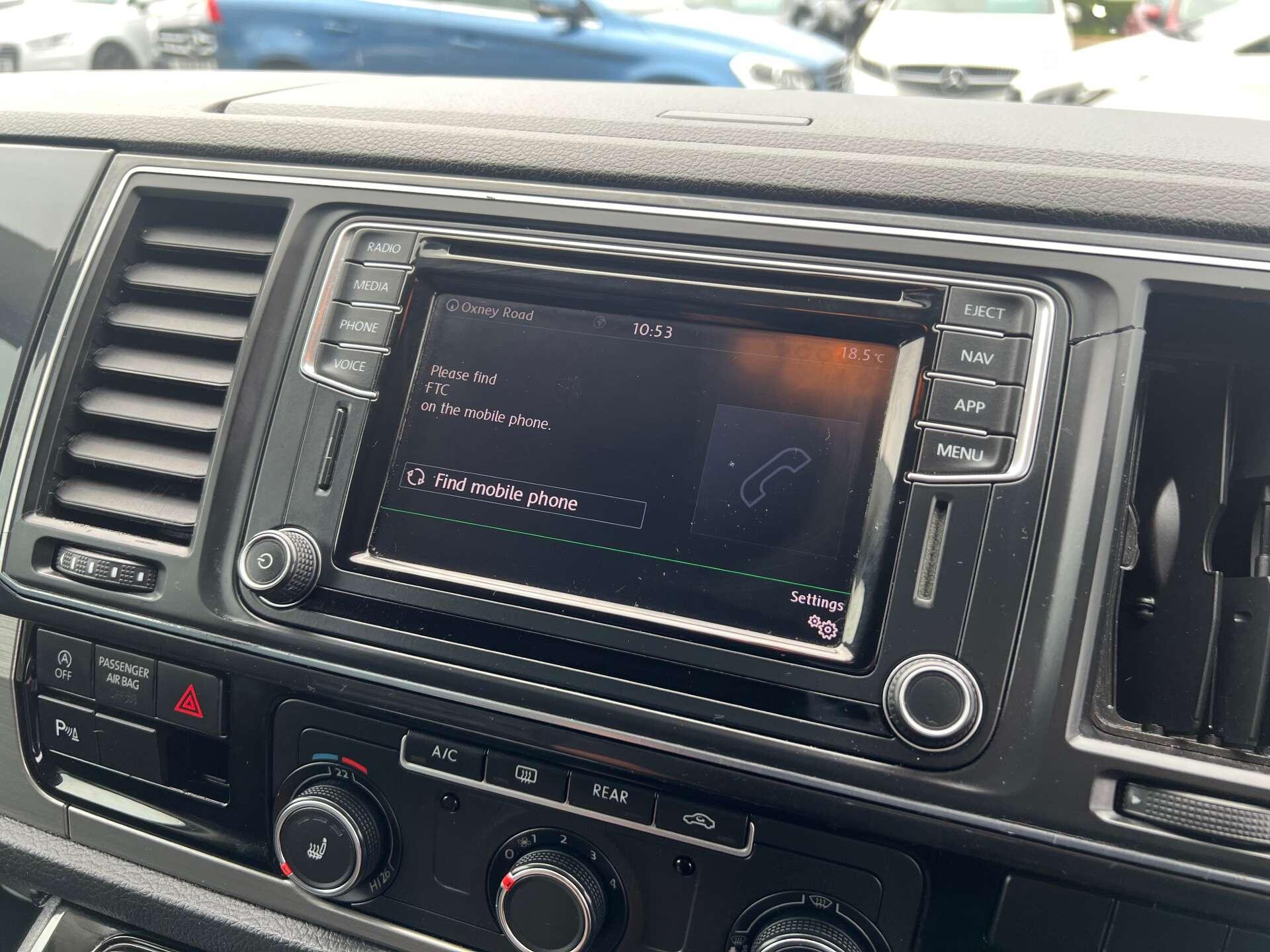 Volkswagen Caravelle view 25
