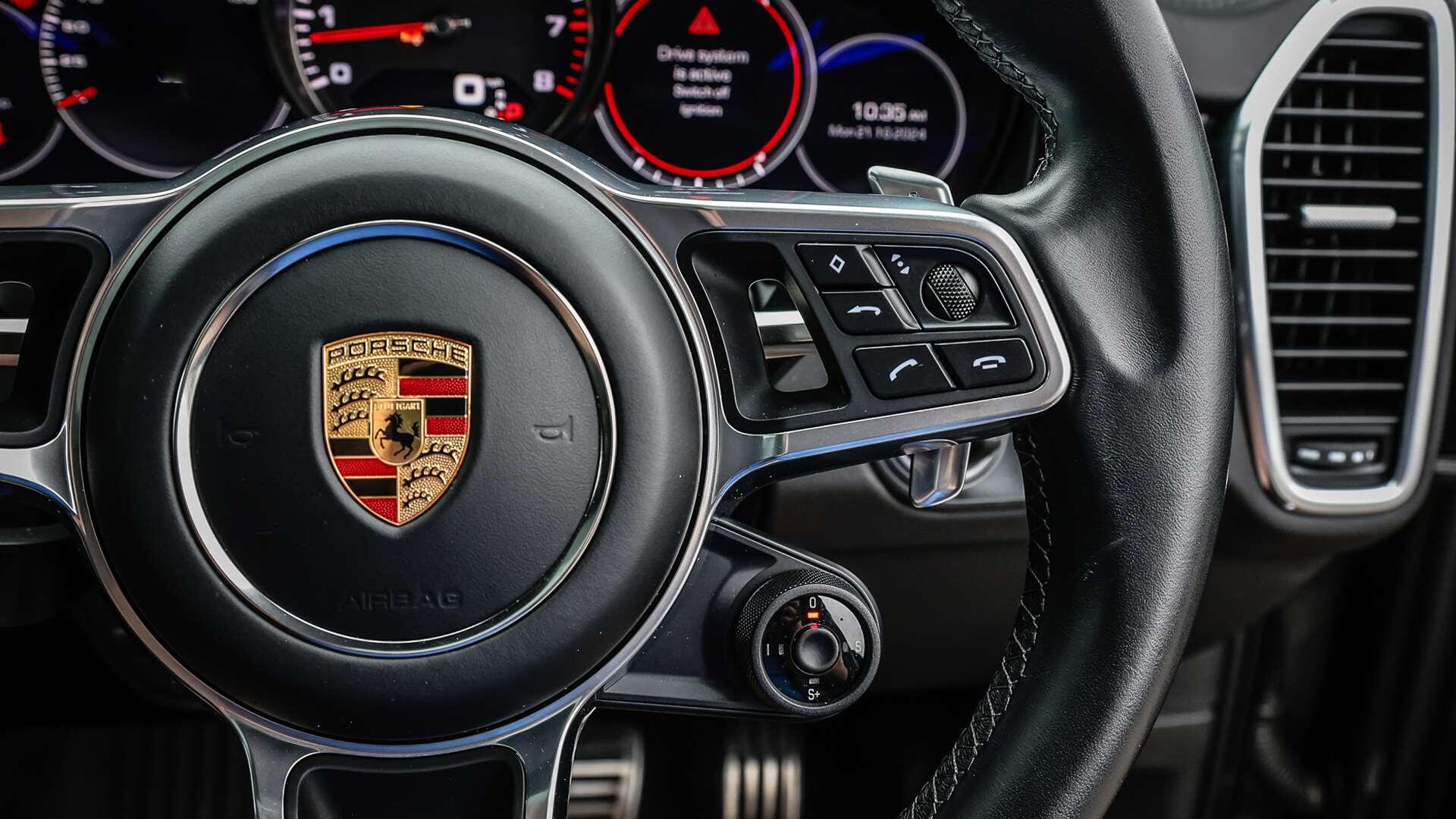 Porsche Cayenne view 19