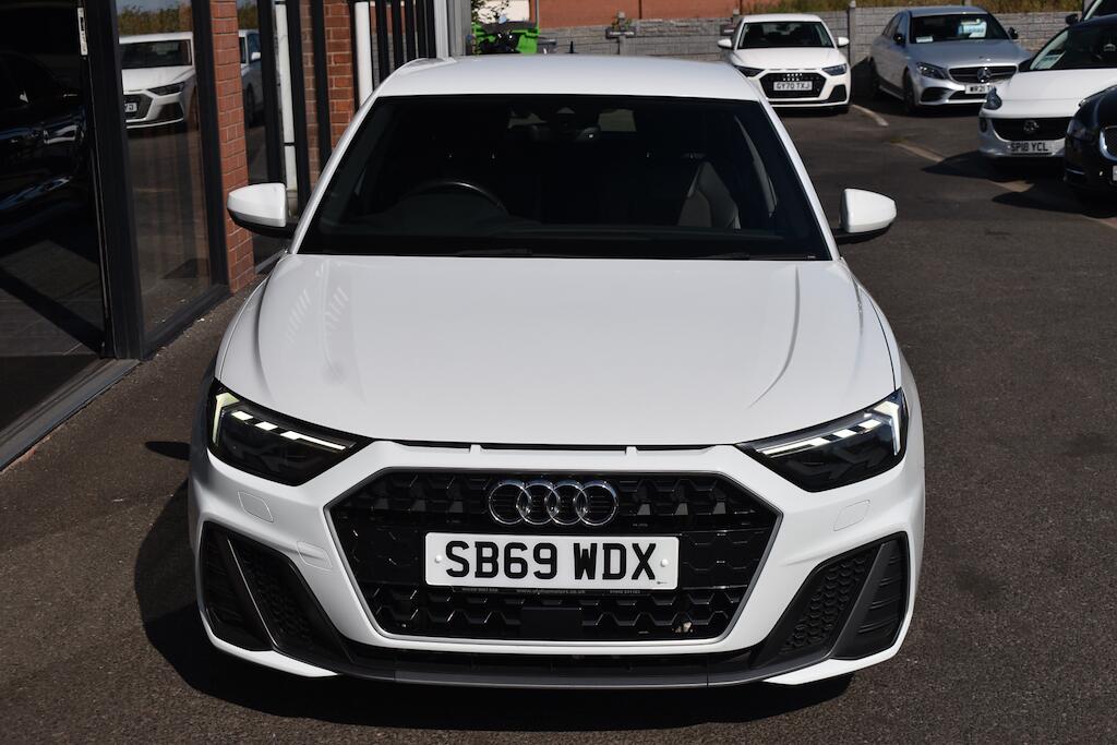 Audi A1 view 3