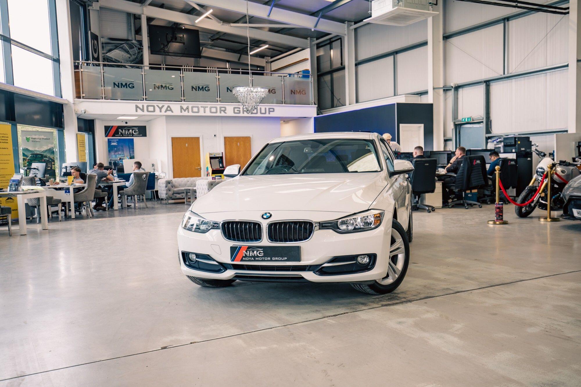 BMW 3 Series view 4