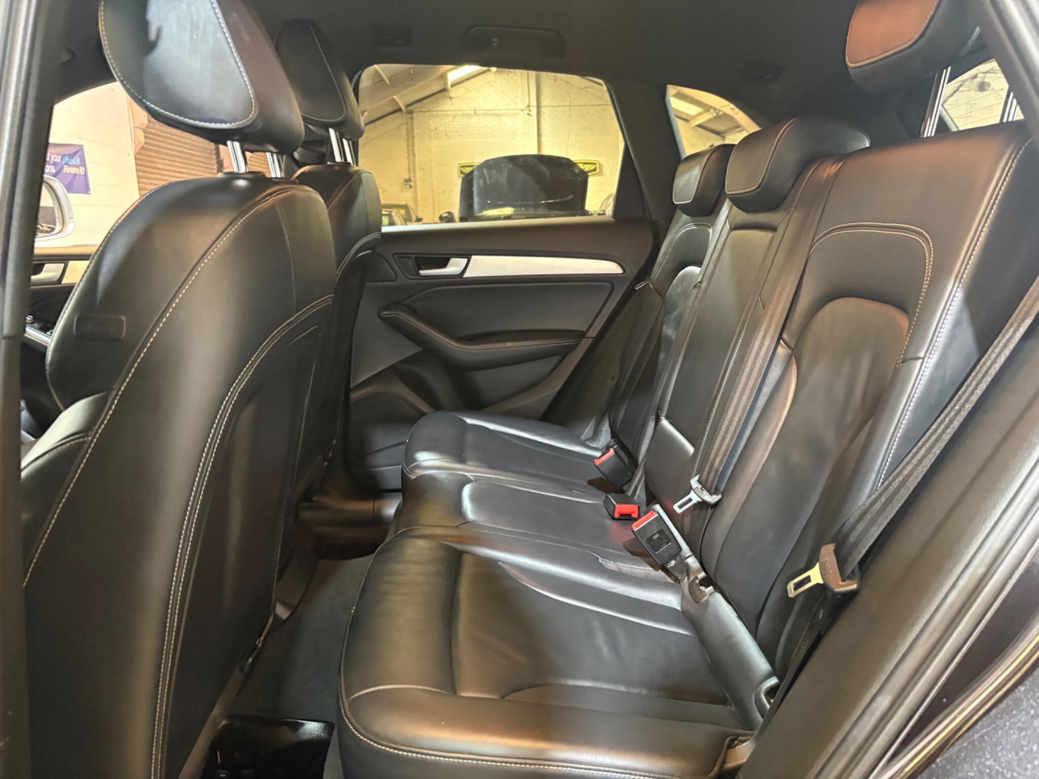 Audi SQ5 view 29