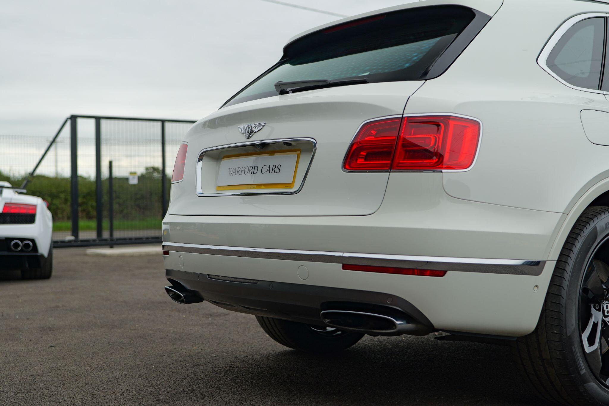 Bentley Bentayga view 11