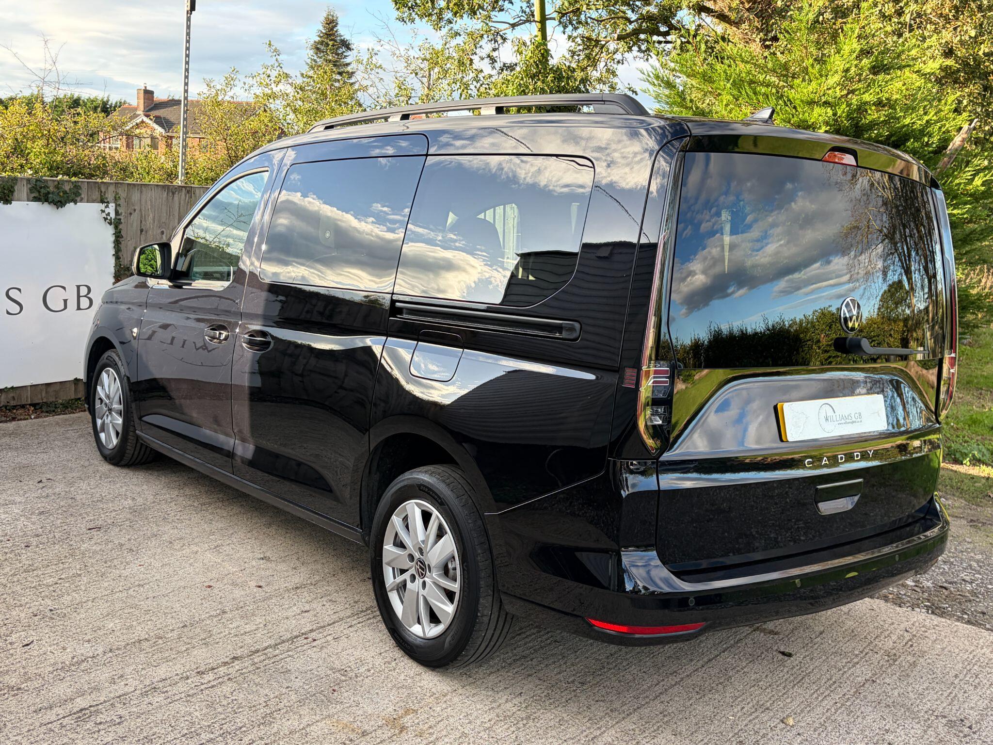 Volkswagen Caddy Maxi view 6