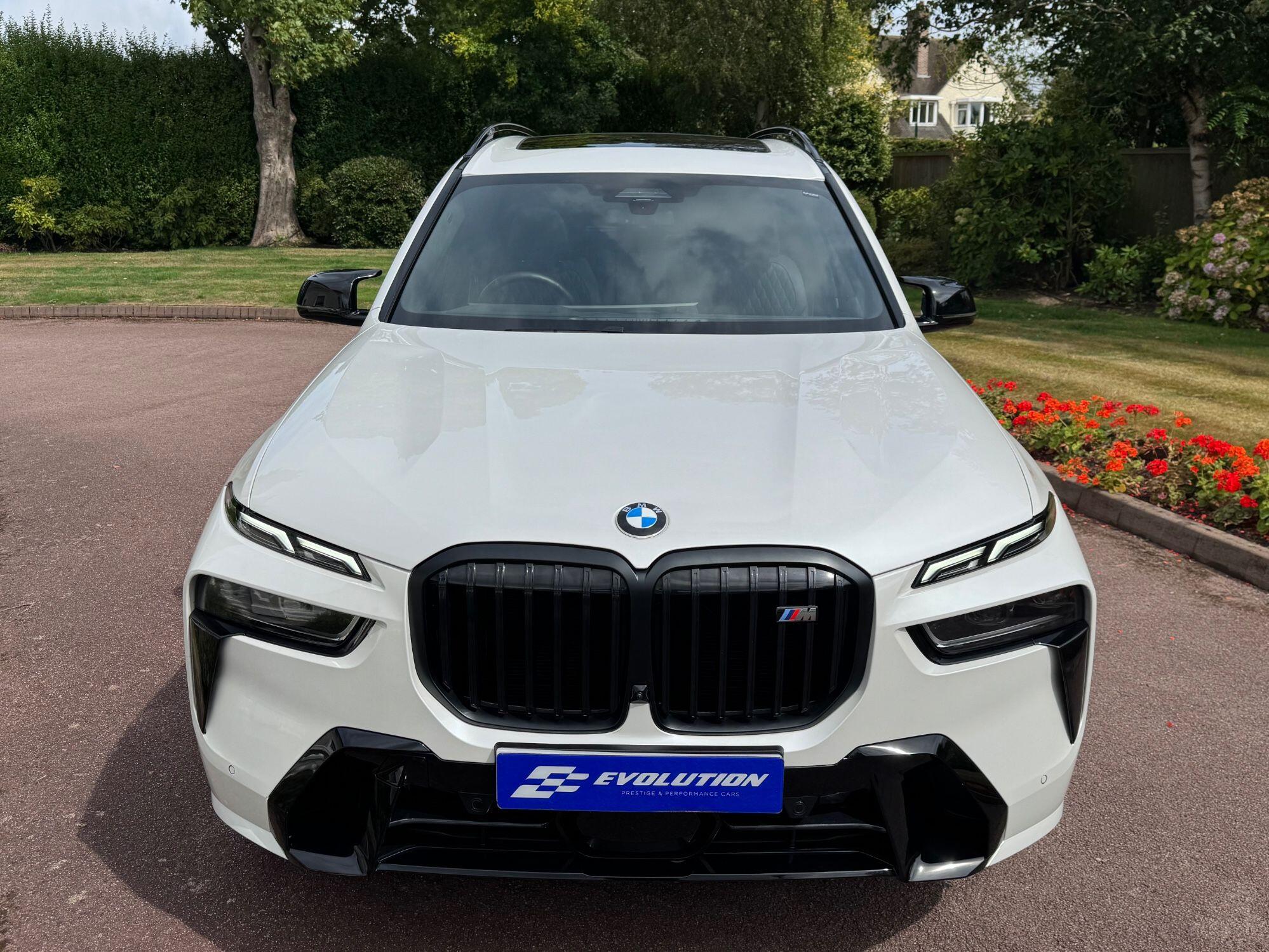 BMW X7 view 5