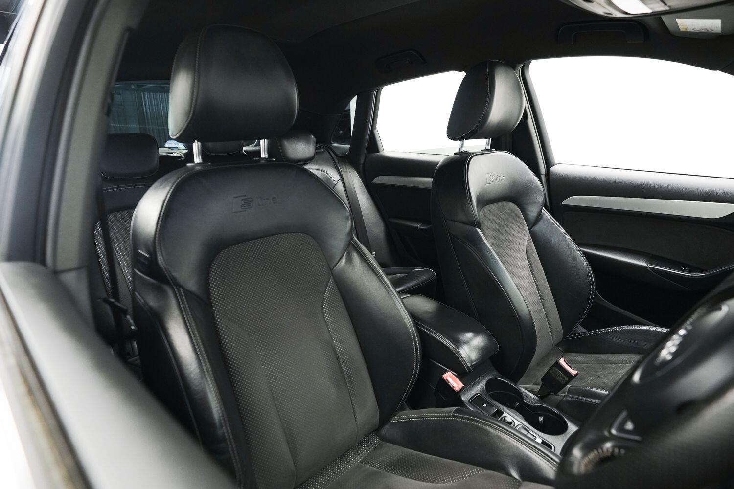 Audi Q3 view 11