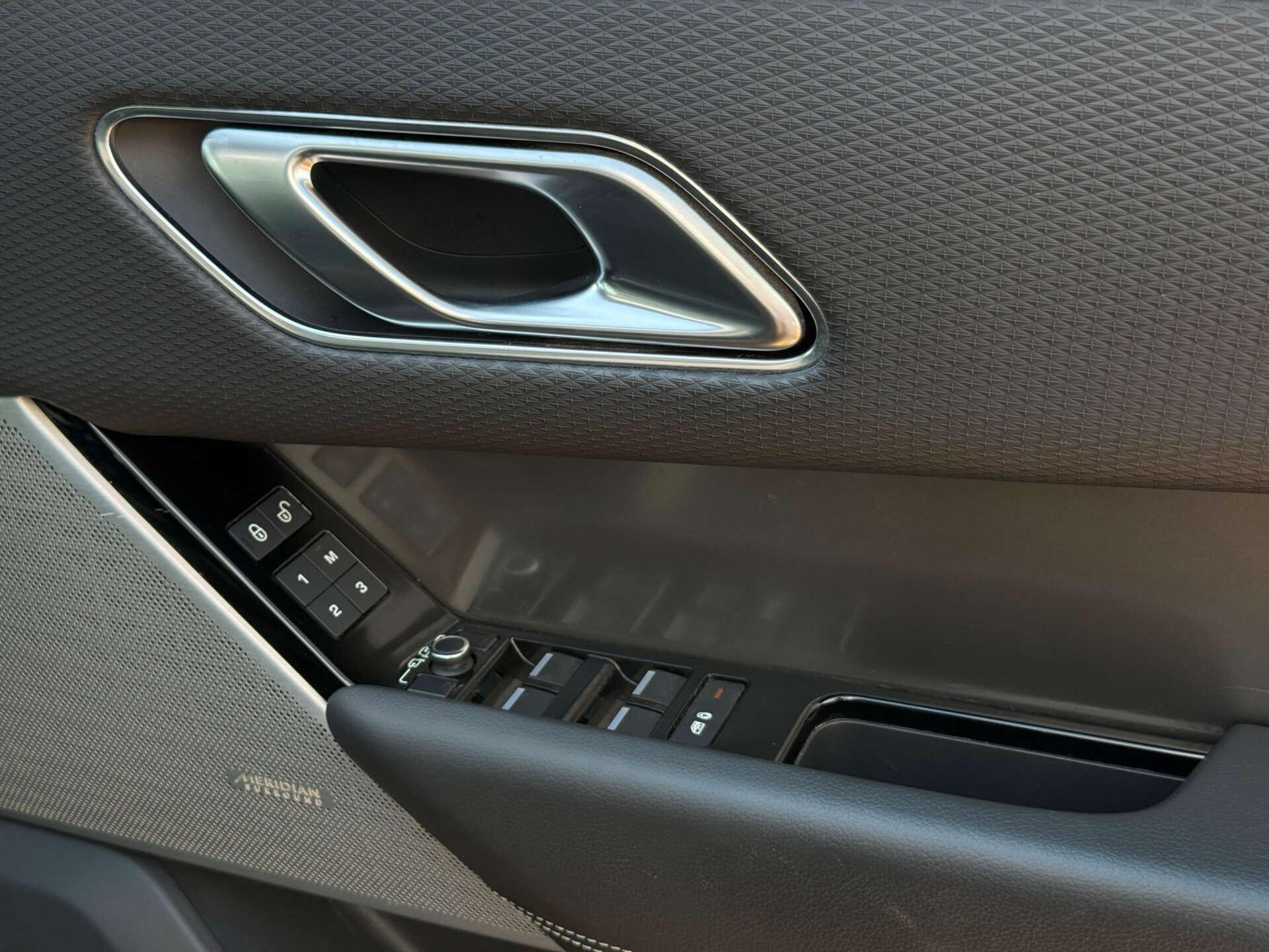 Land Rover Range Rover Velar view 22