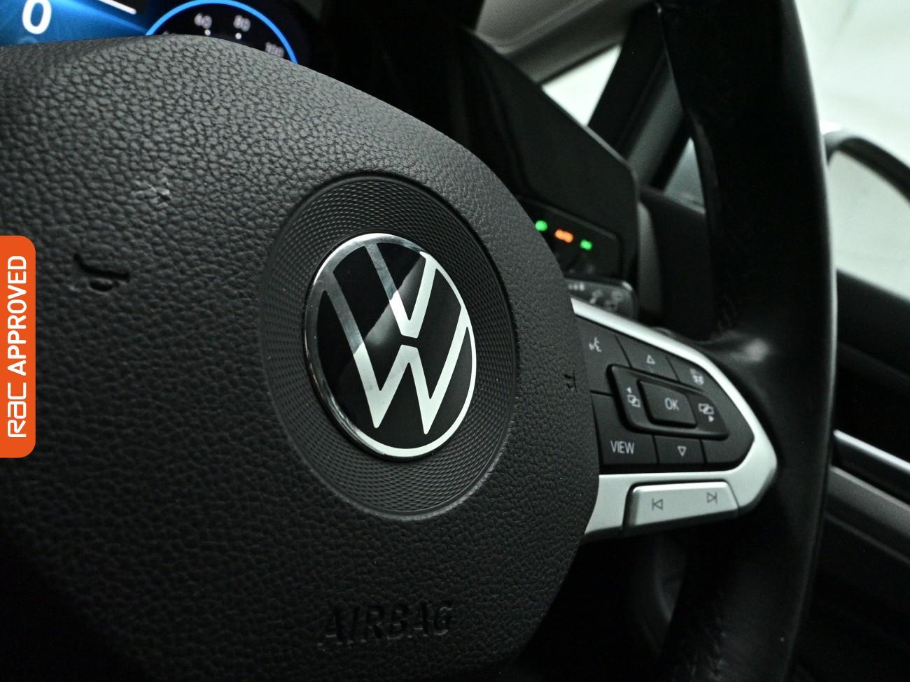 Volkswagen Golf view 18