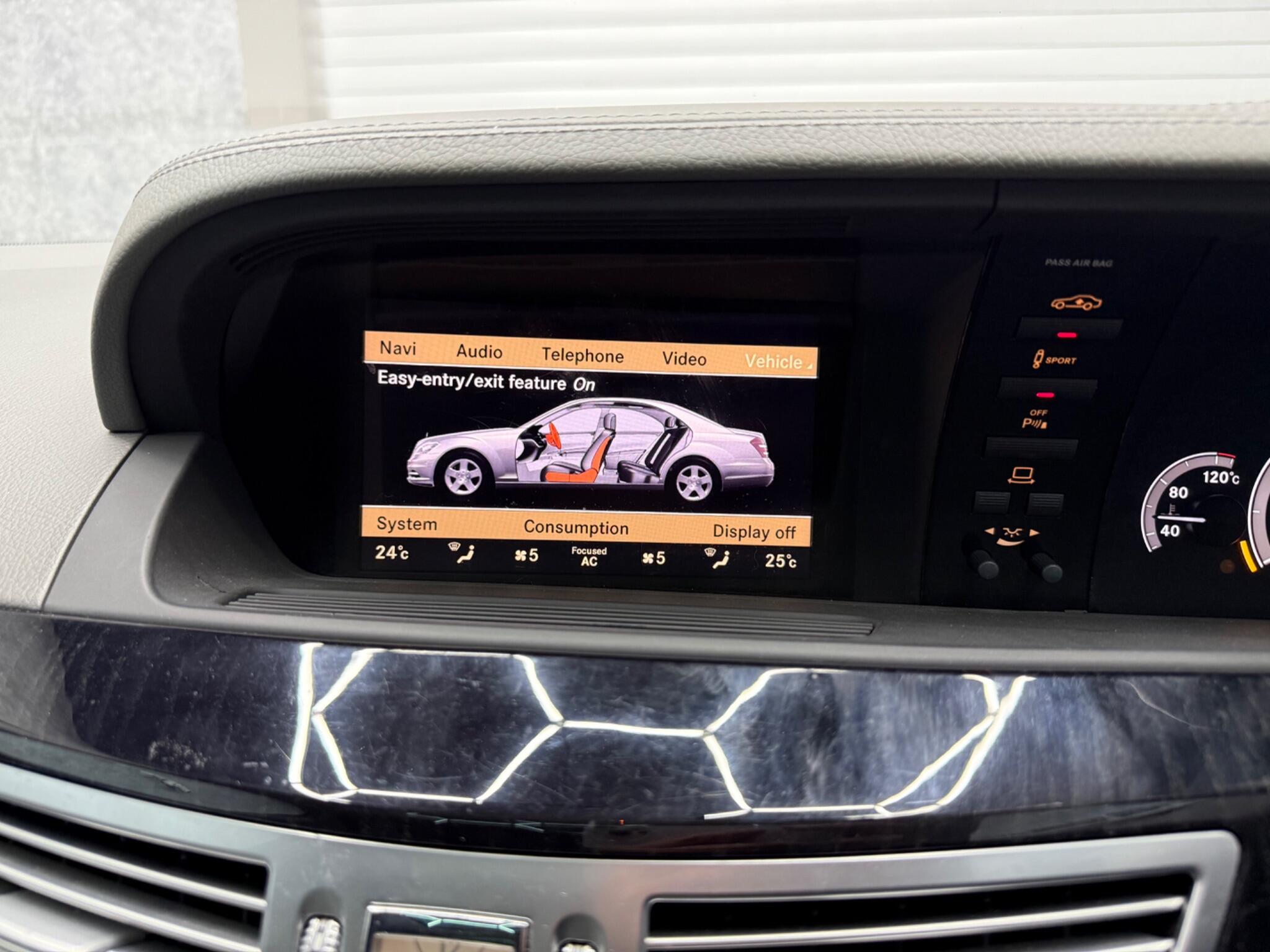 Mercedes-Benz S Class view 17