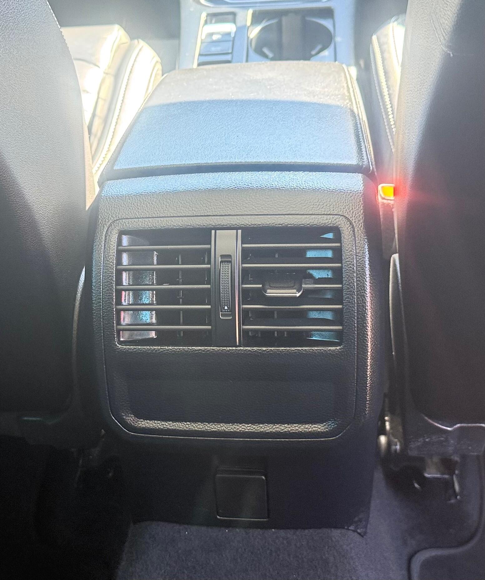 Volkswagen Passat view 28