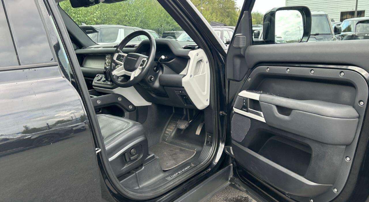 Land Rover Defender view 6