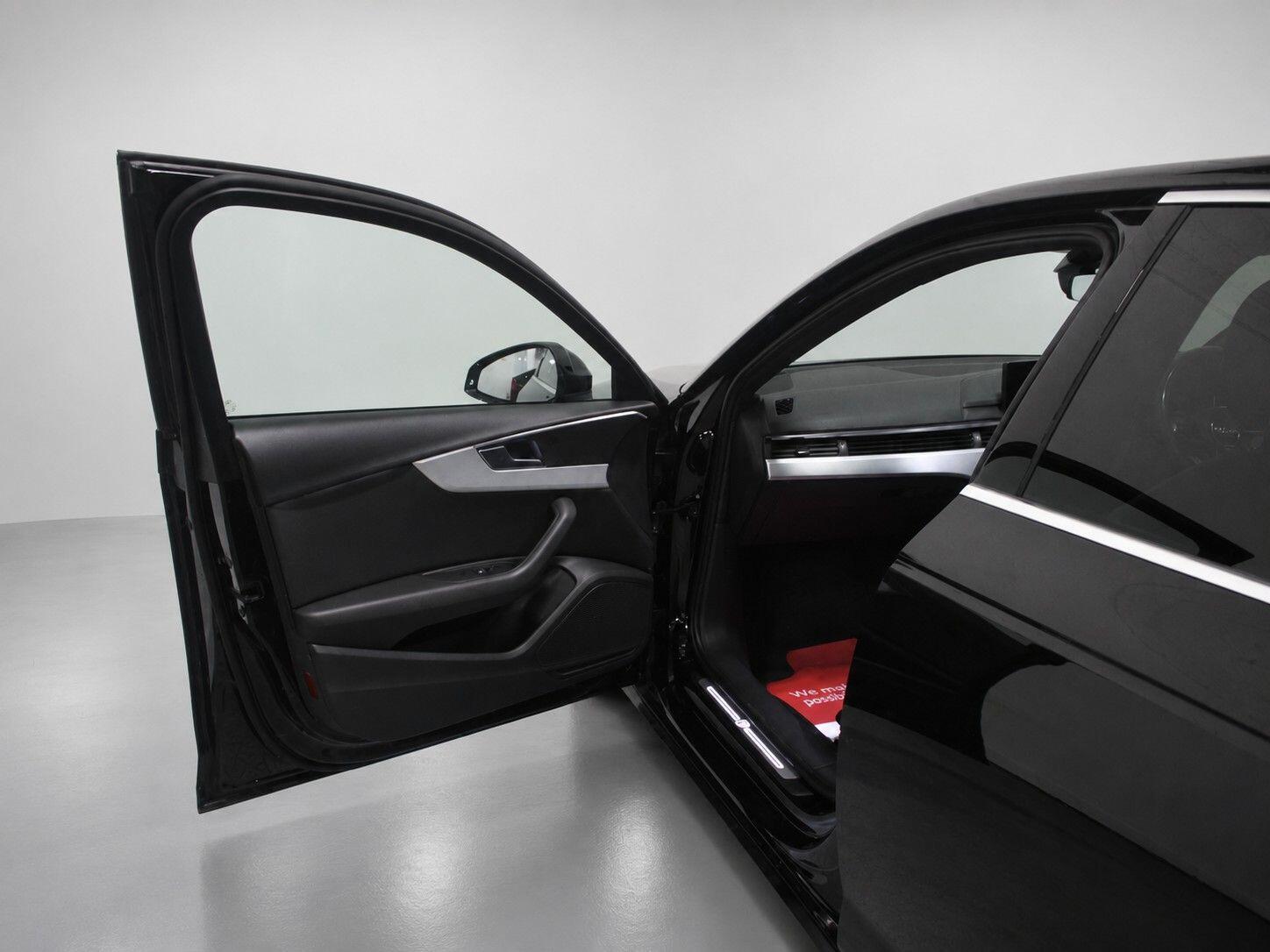 Audi A4 view 27