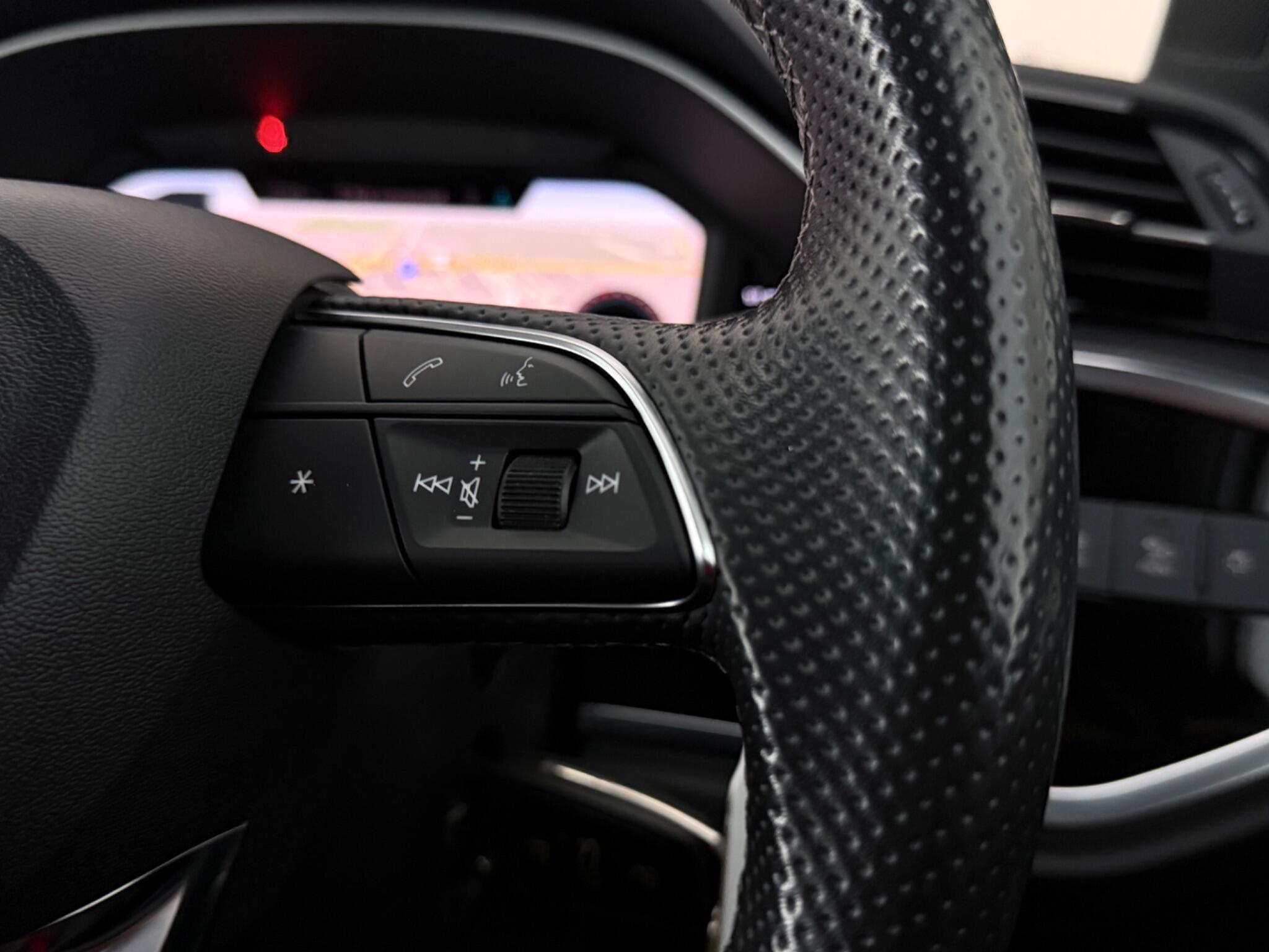 Audi Q3 view 17