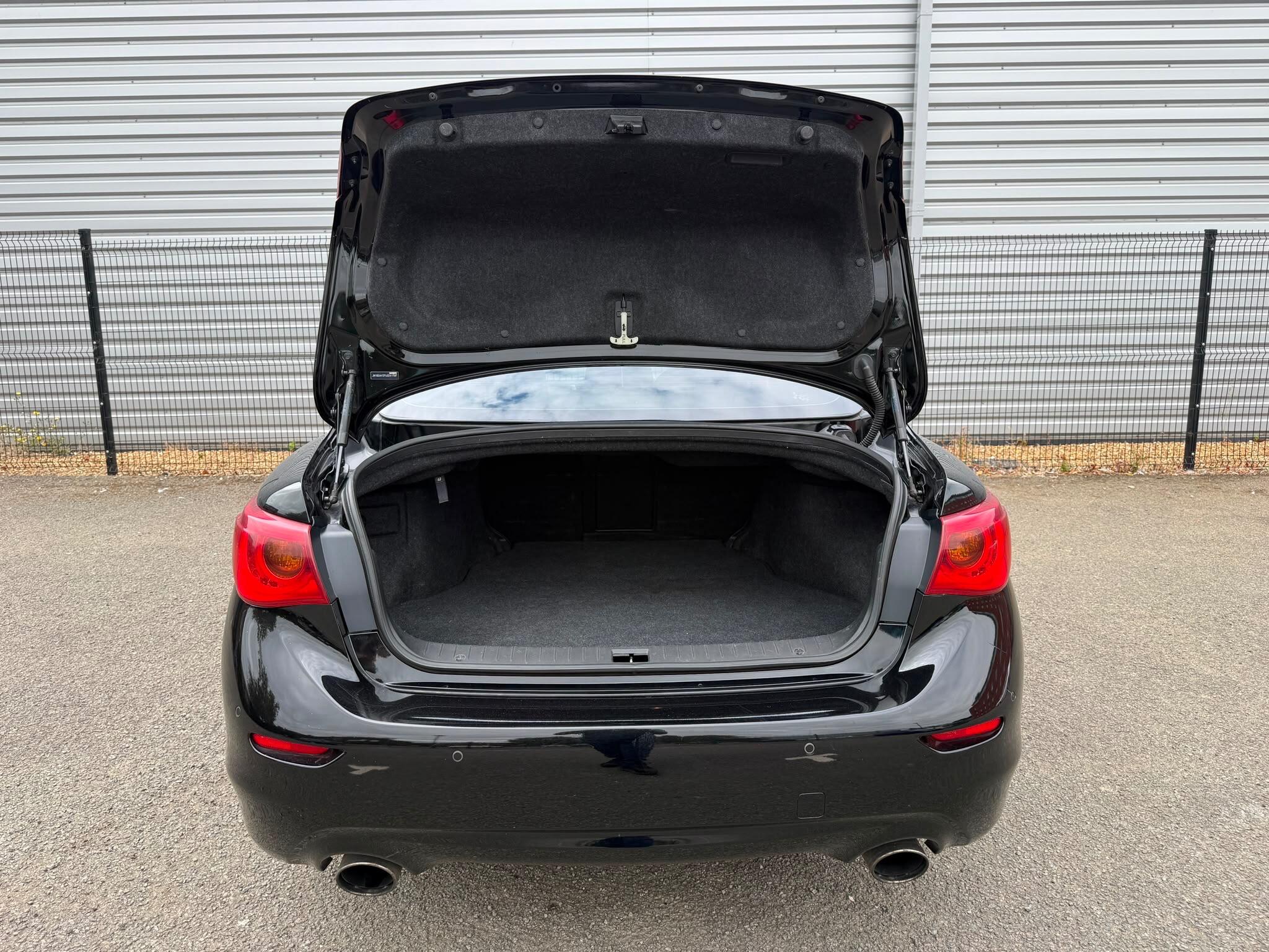 Infiniti Q50 view 3