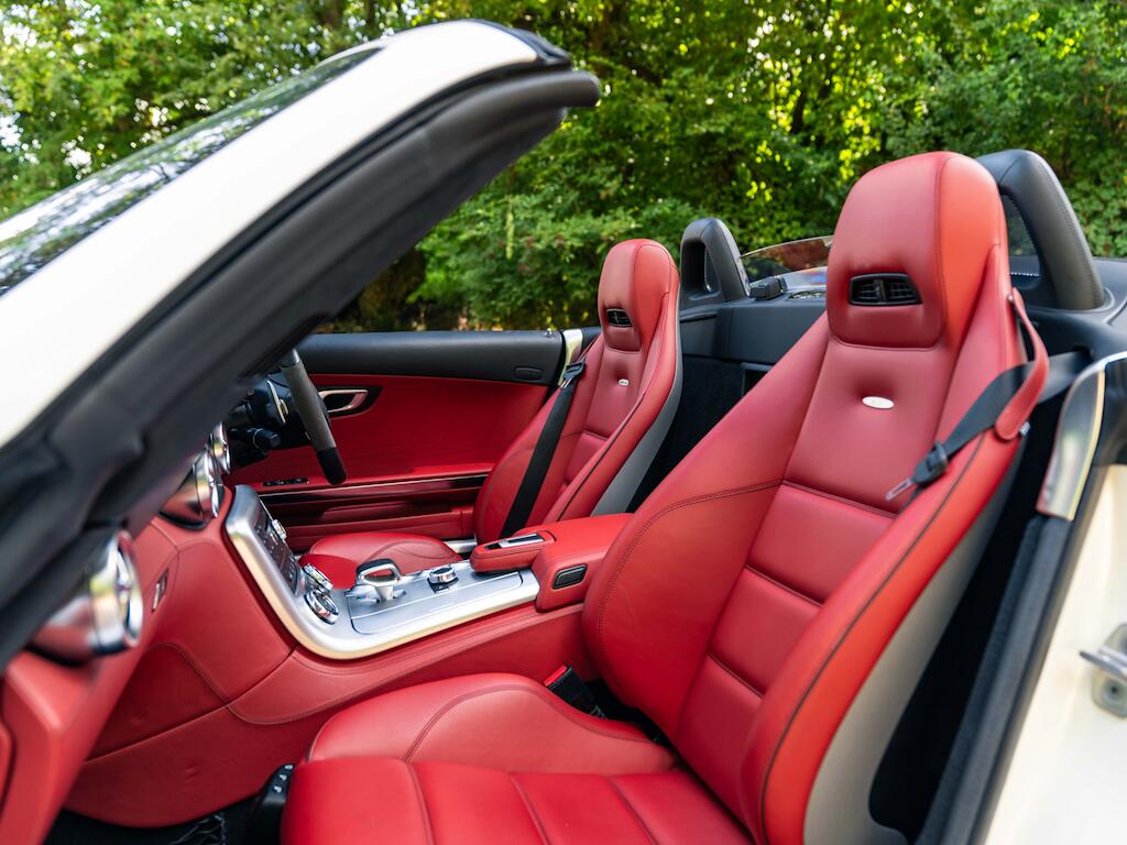Mercedes-Benz SLS view 11