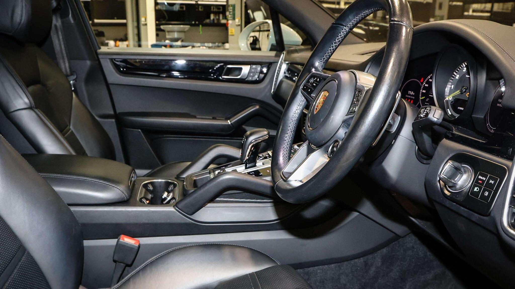 Porsche Cayenne view 11