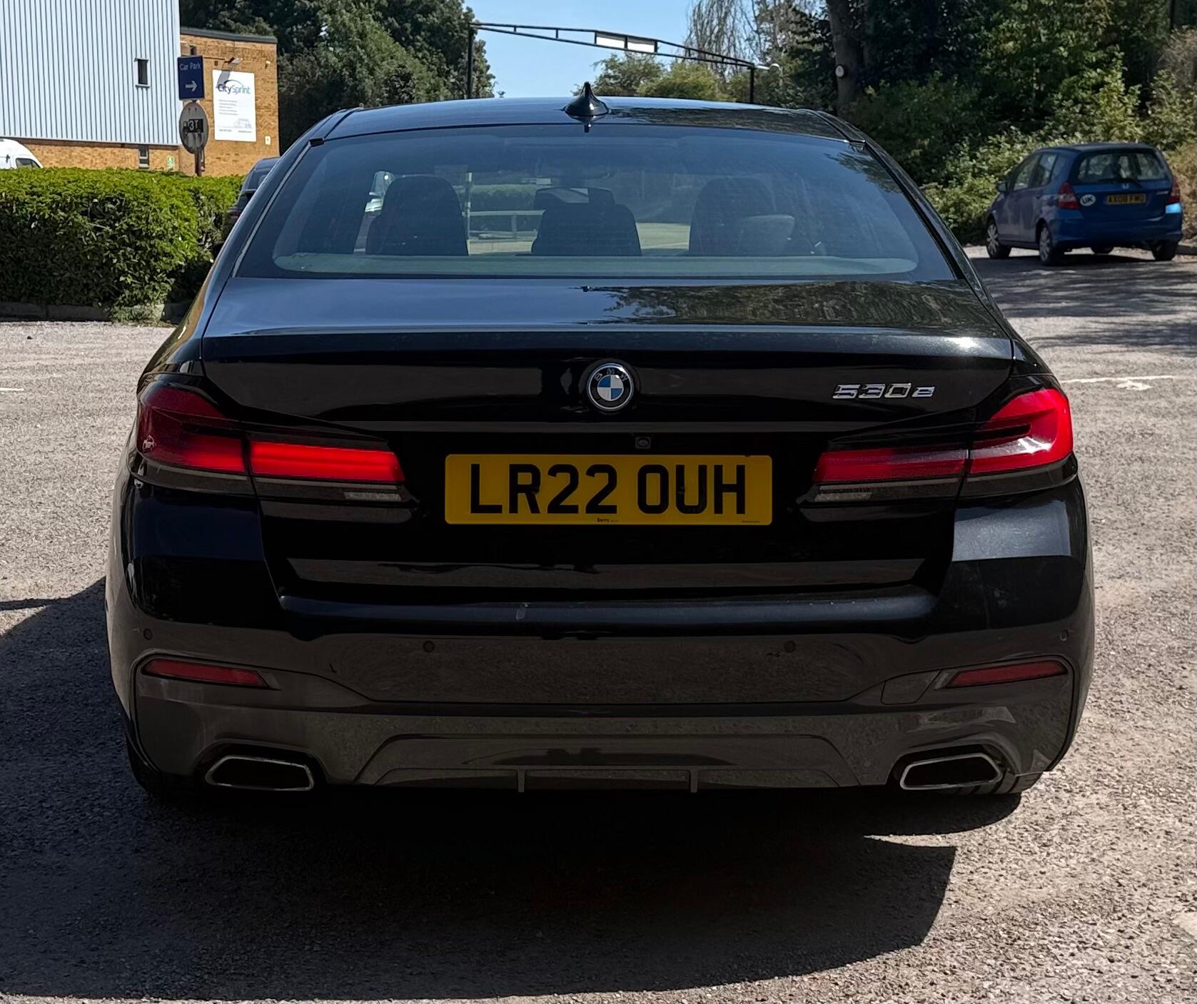 BMW 5 Series view 8