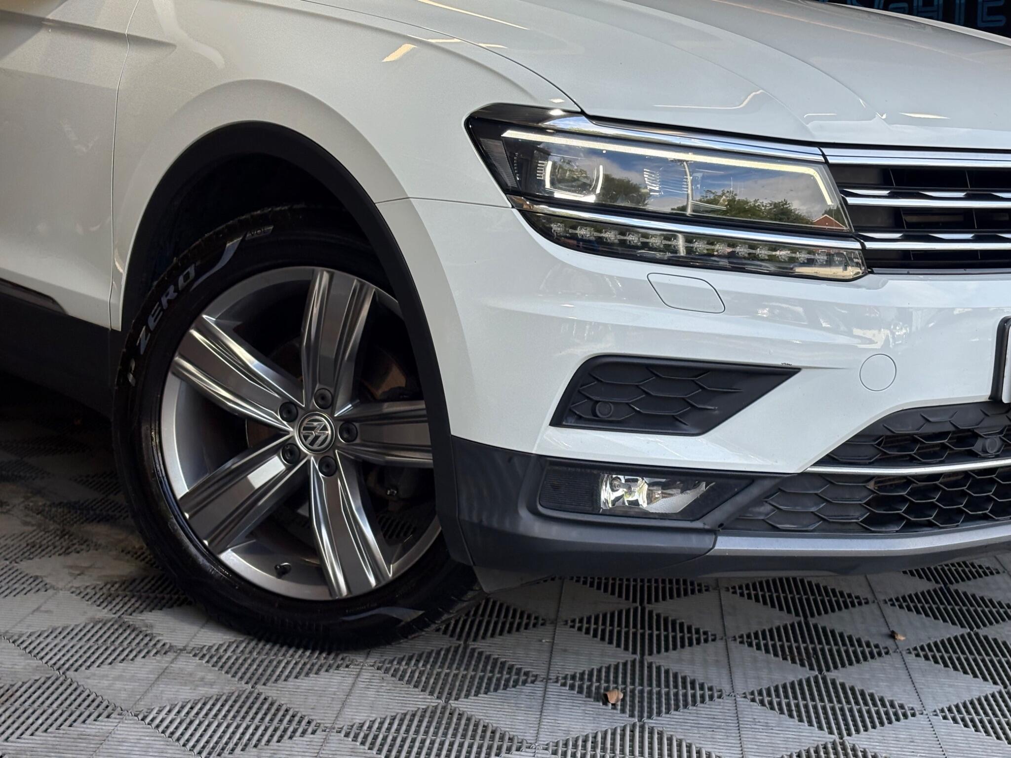 Volkswagen Tiguan view 2