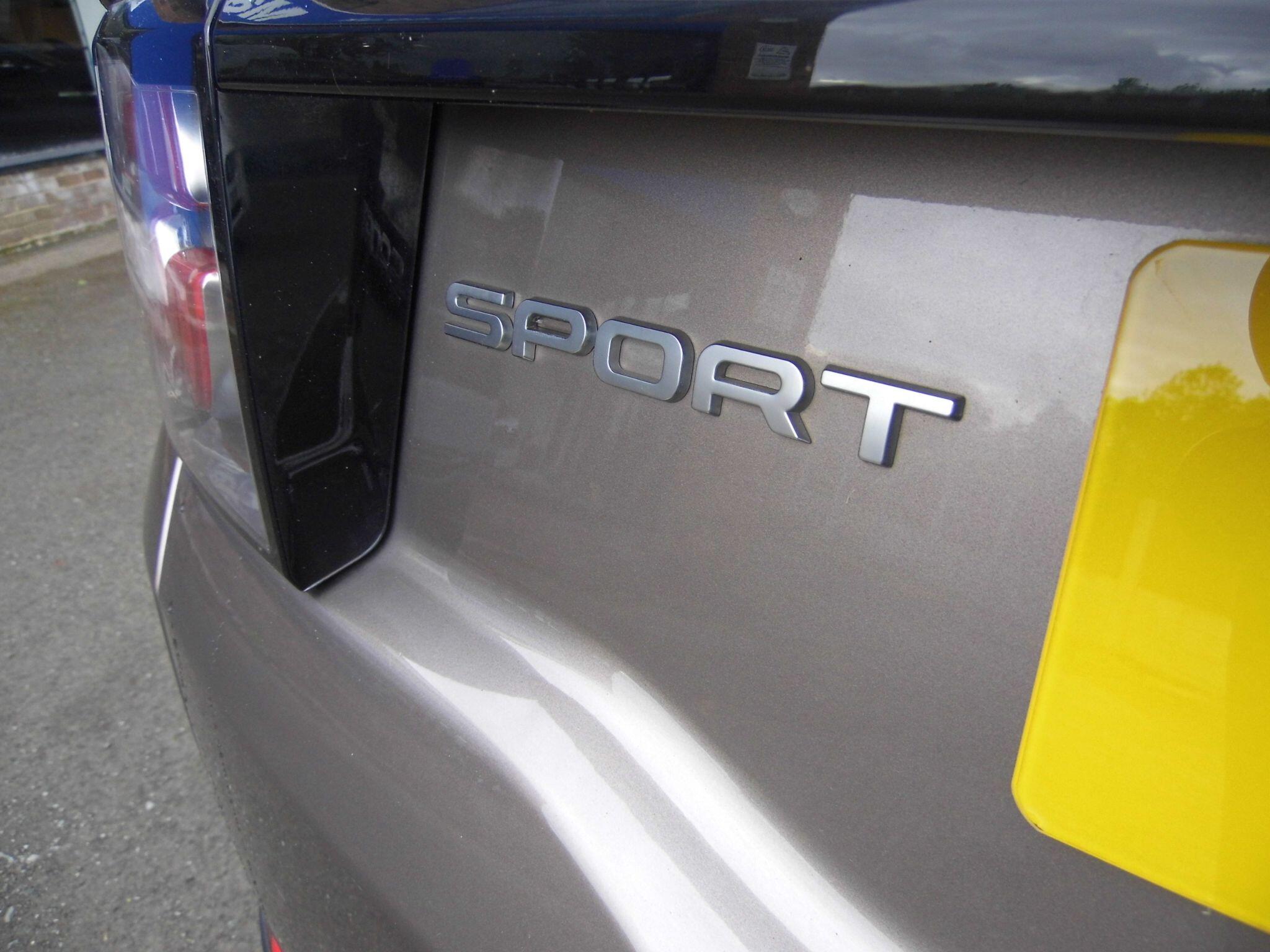 Land Rover Discovery Sport view 12