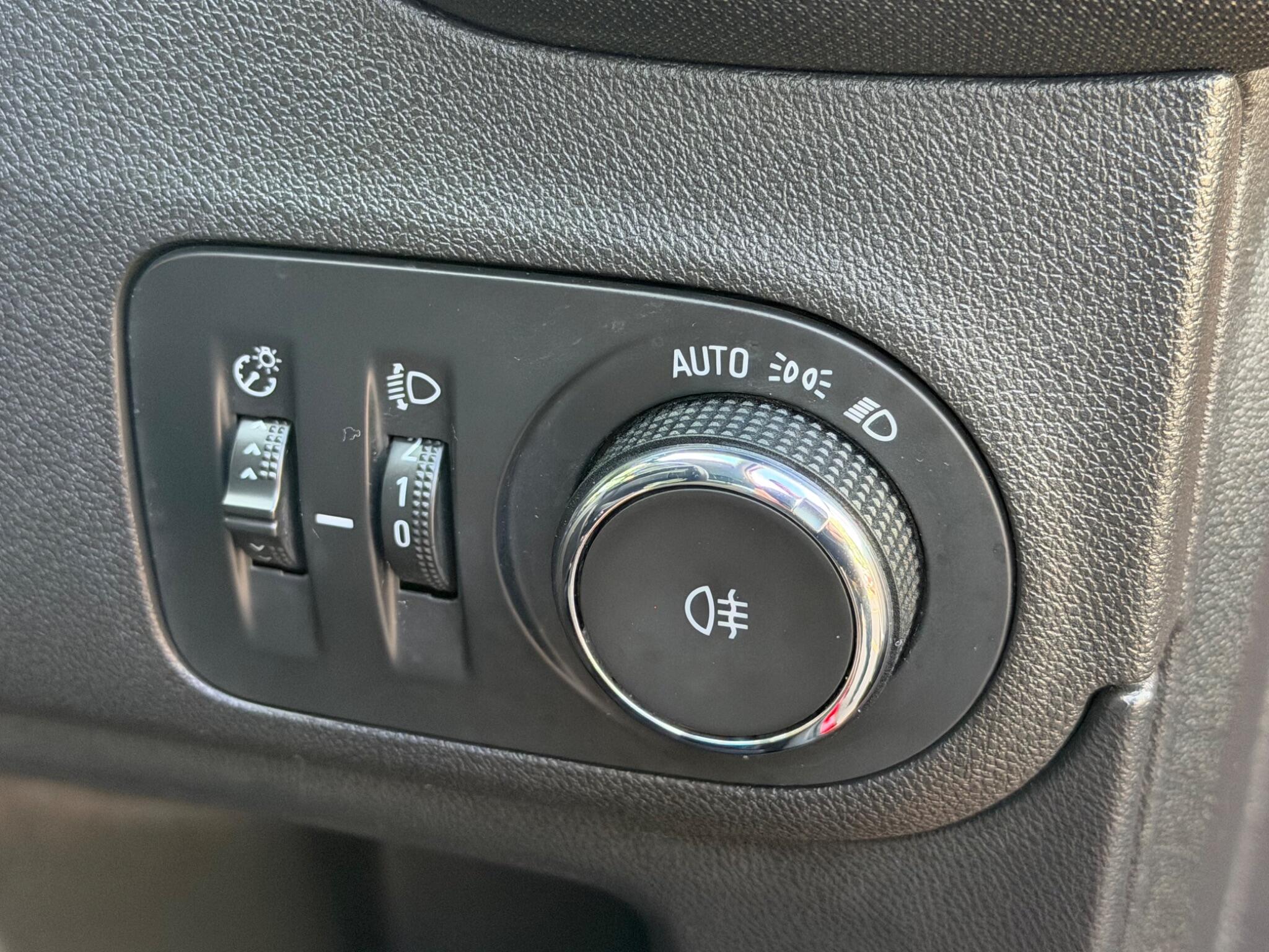 Vauxhall Crossland X view 45