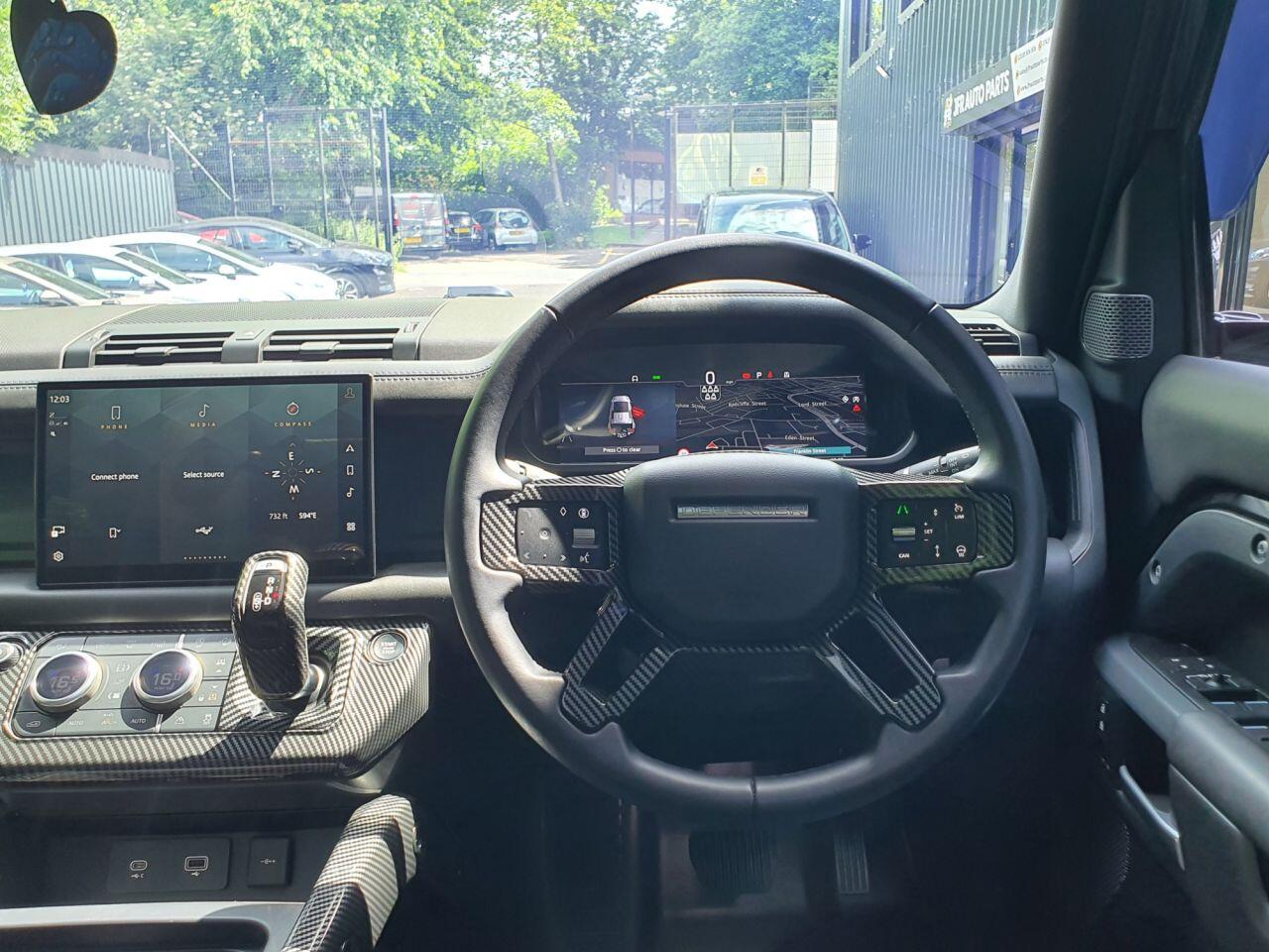 Land Rover Defender 110 view 44