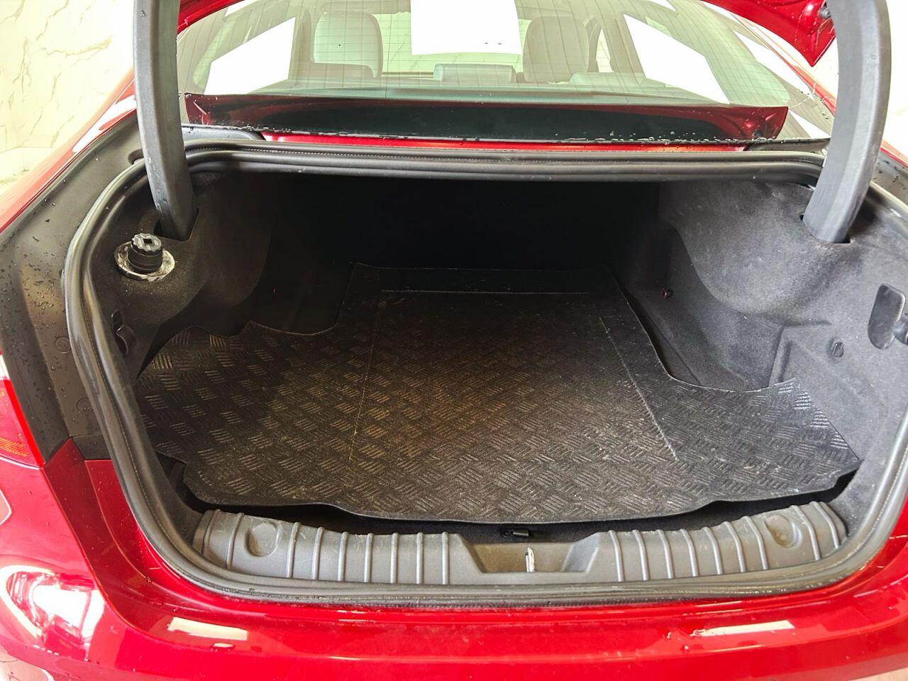 Jaguar XF view 21