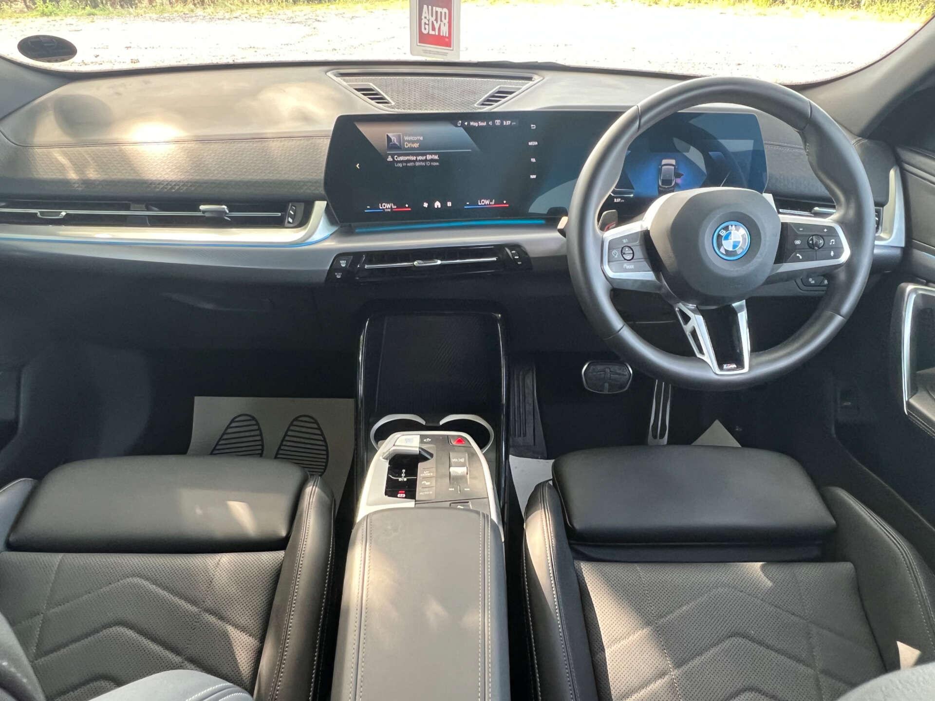 BMW Ix2 view 26