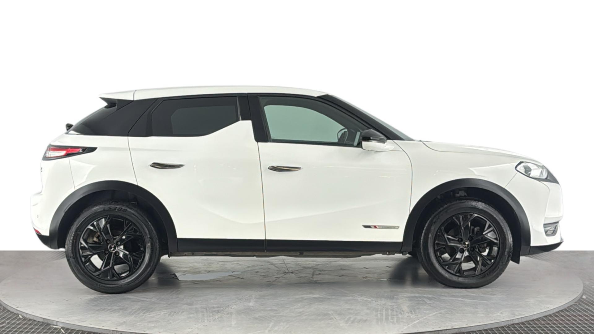 DS Automobiles DS 3 Crossback view 3