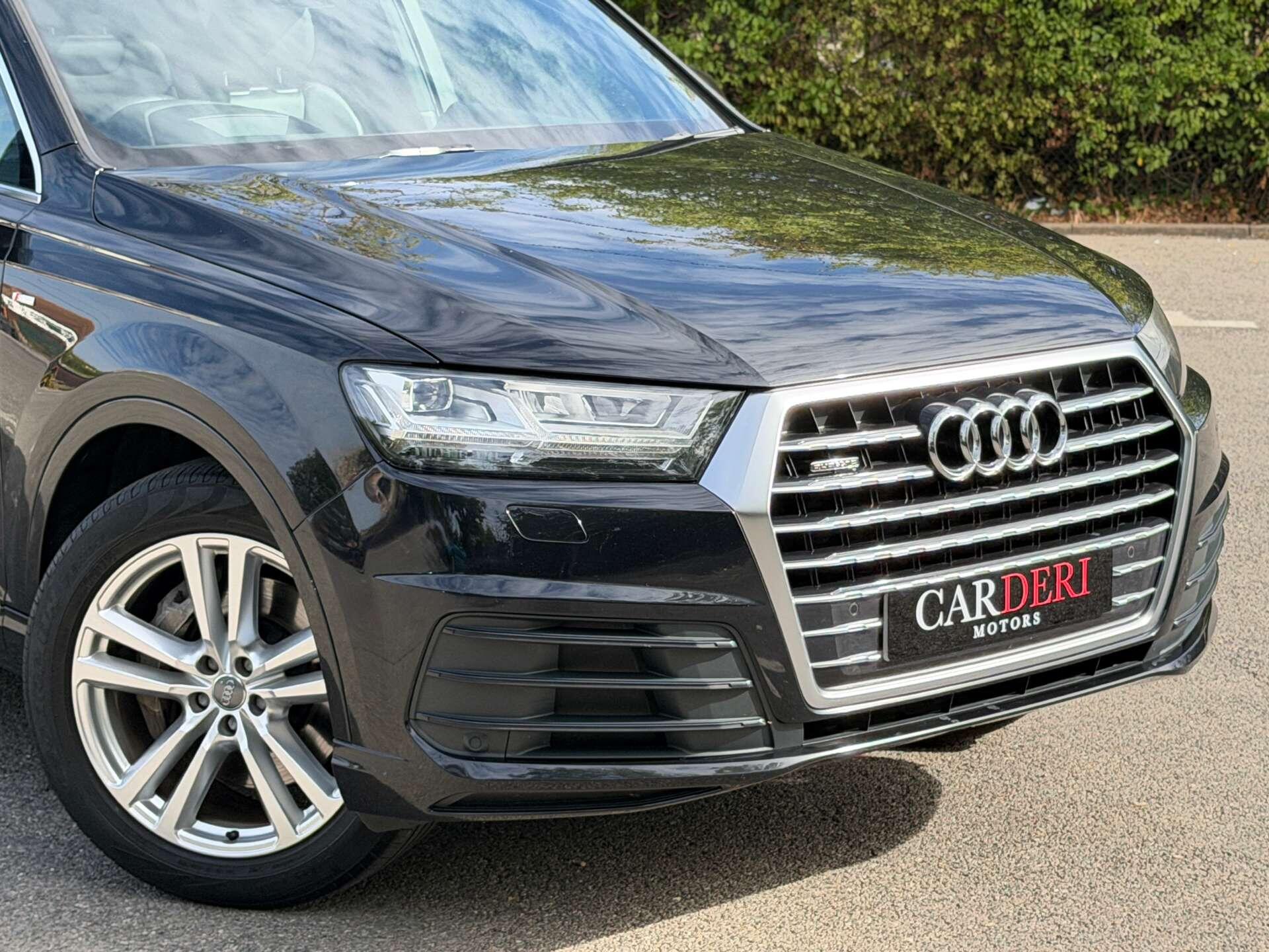 Audi Q7 view 8