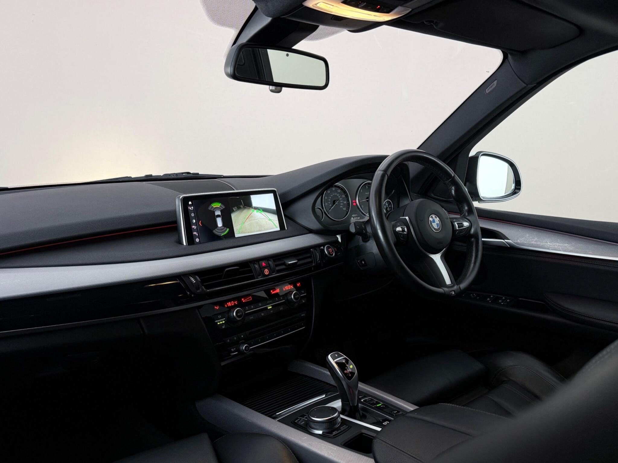 BMW X5 view 4