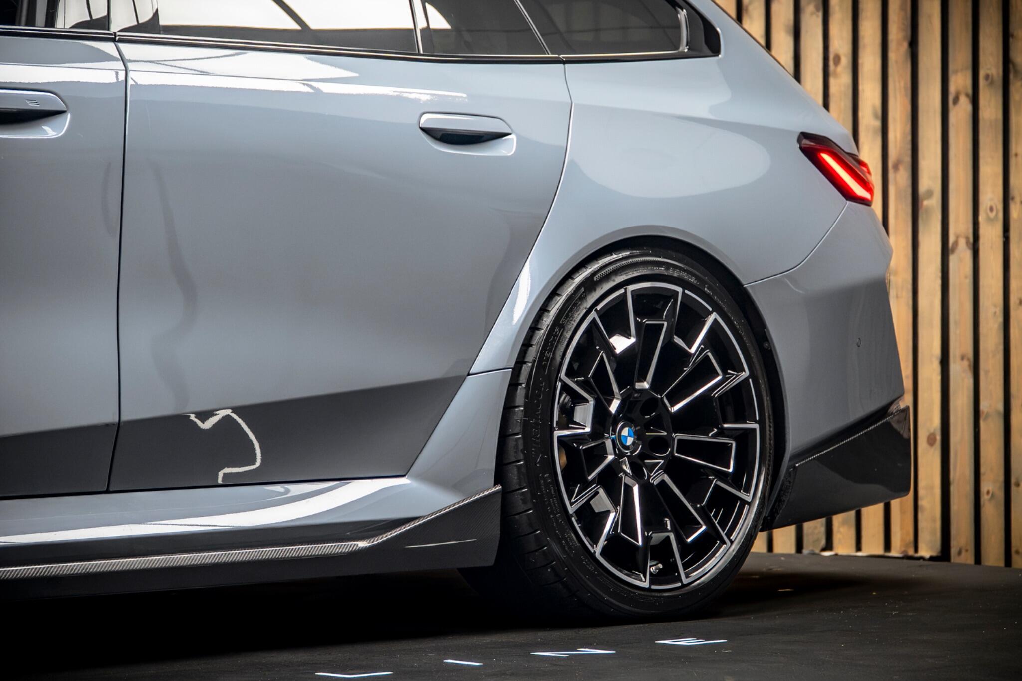 BMW M5 view 16
