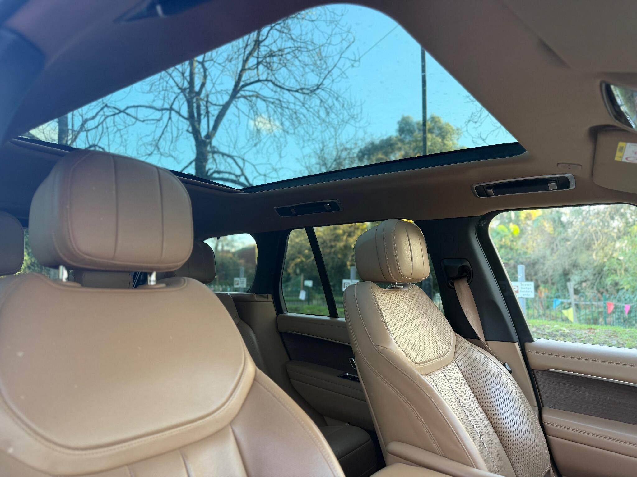 Land Rover Range Rover view 9